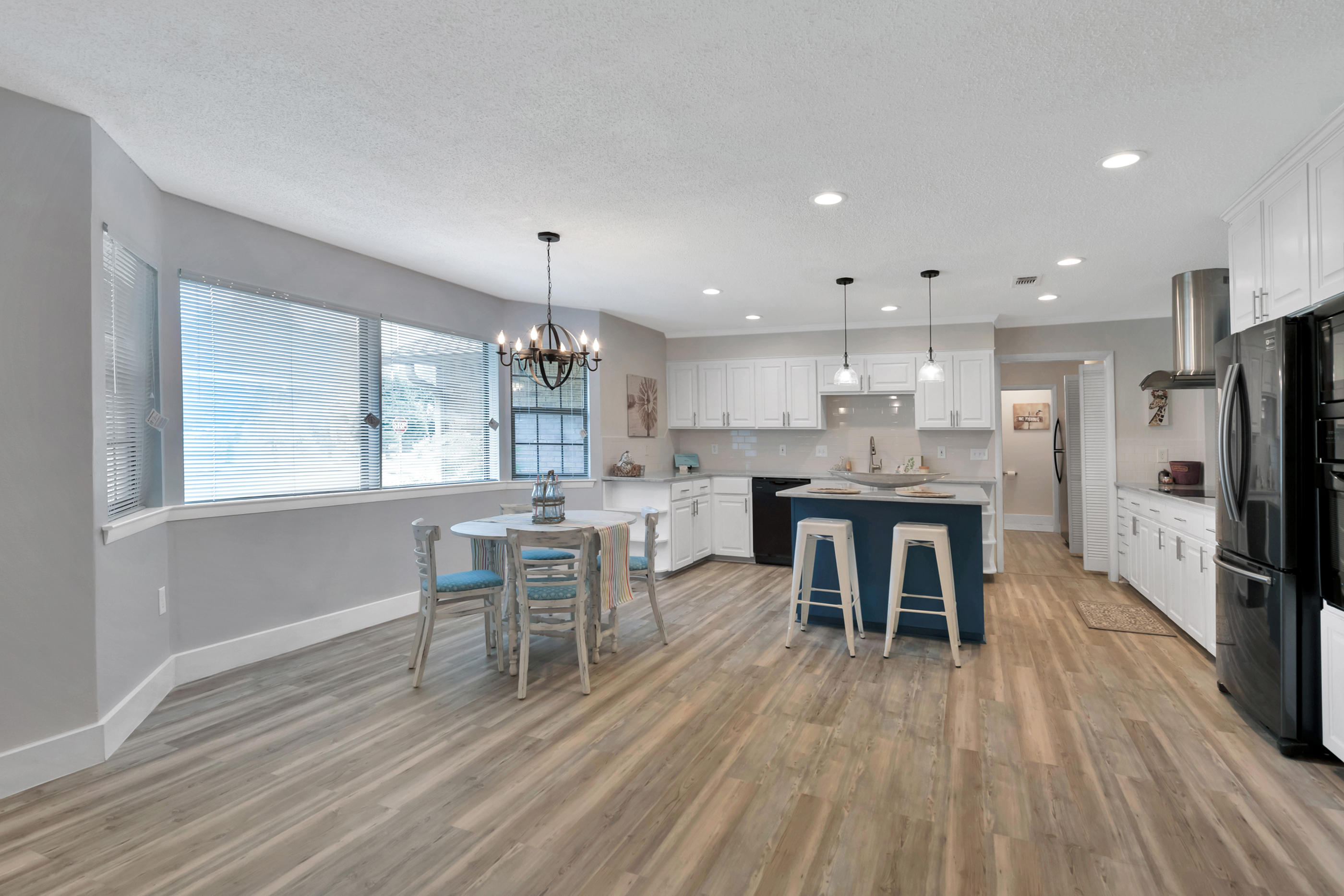 ROBLEDAL ESTATES - Residential