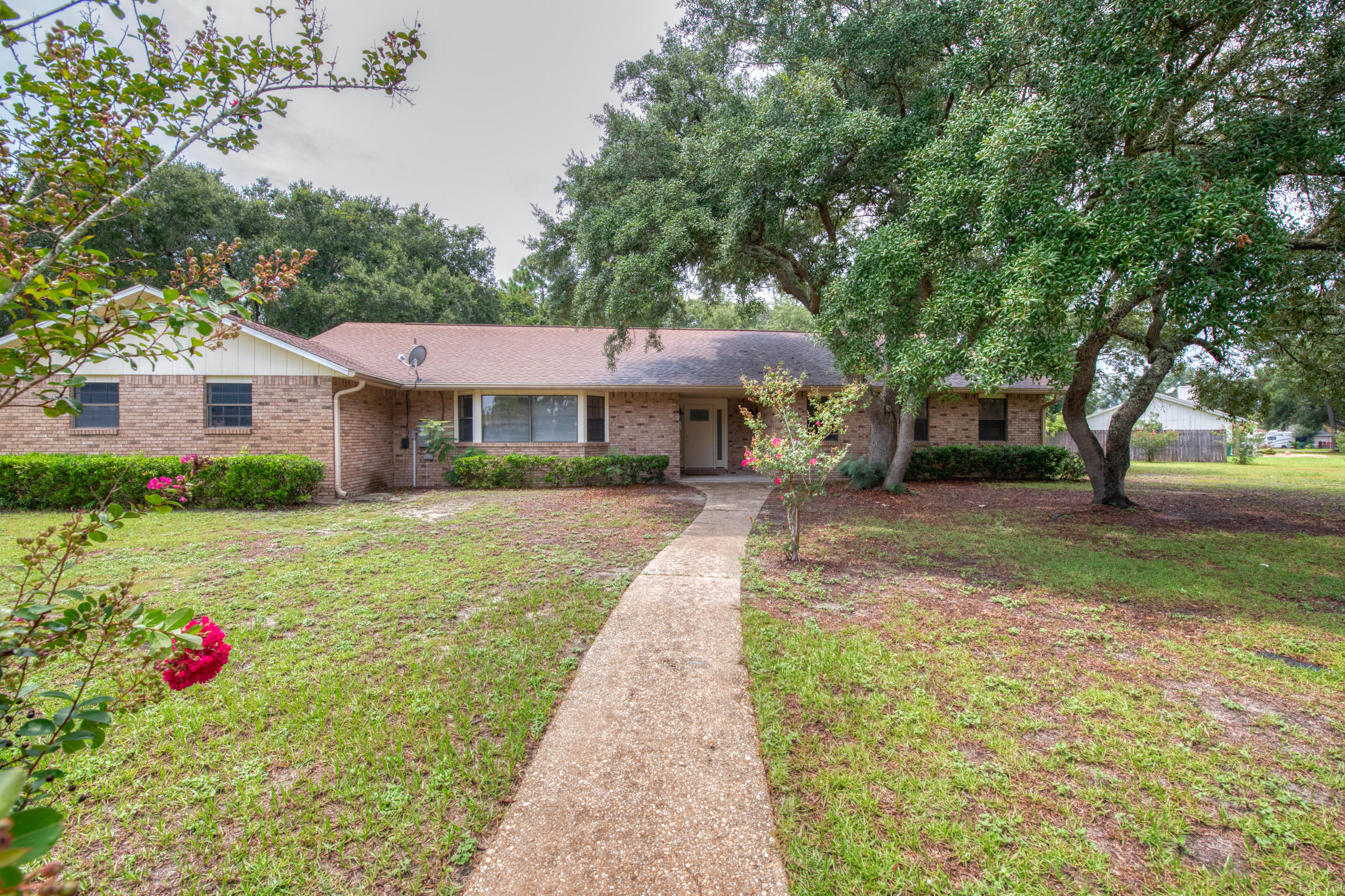 ROBLEDAL ESTATES - Residential