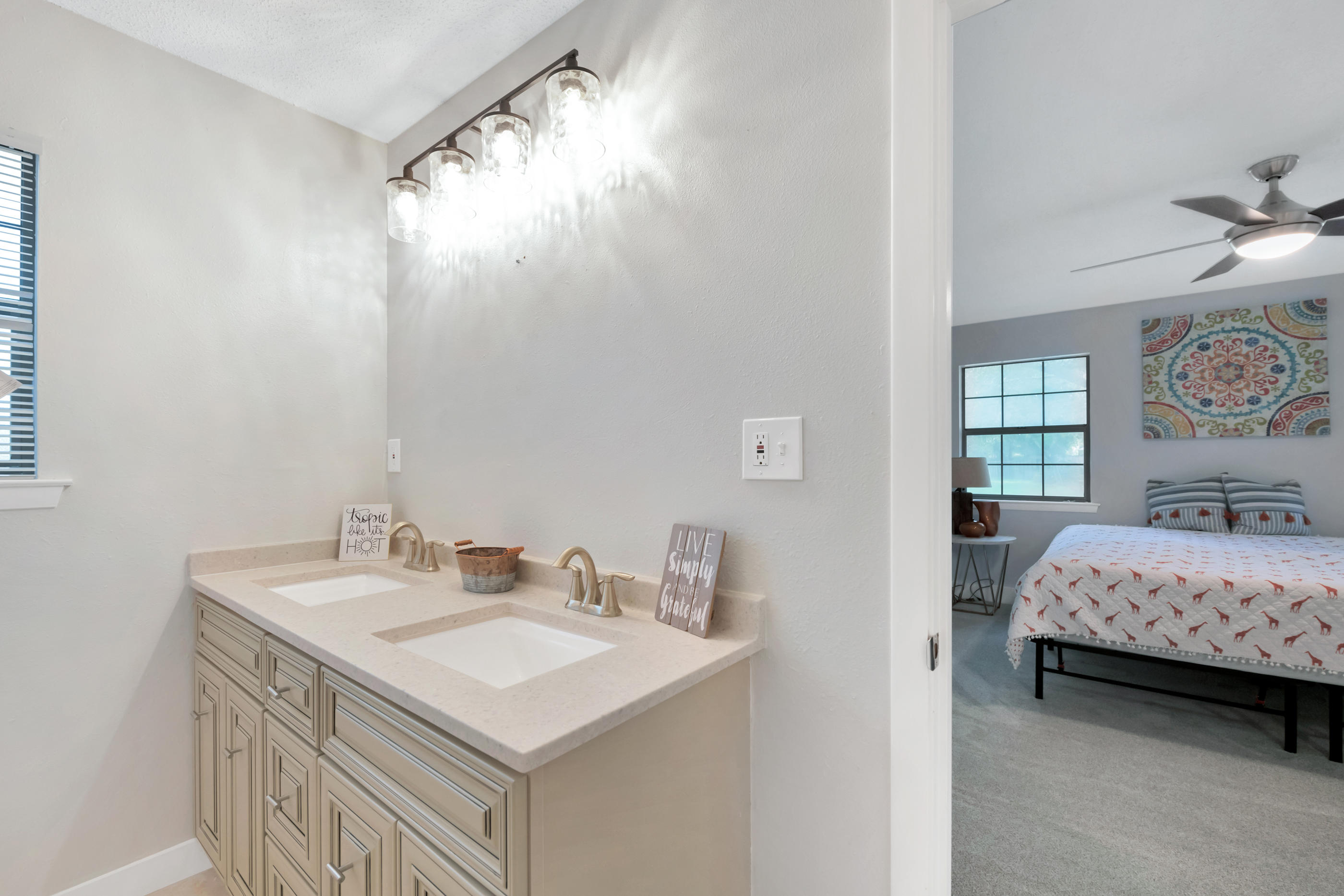 ROBLEDAL ESTATES - Residential