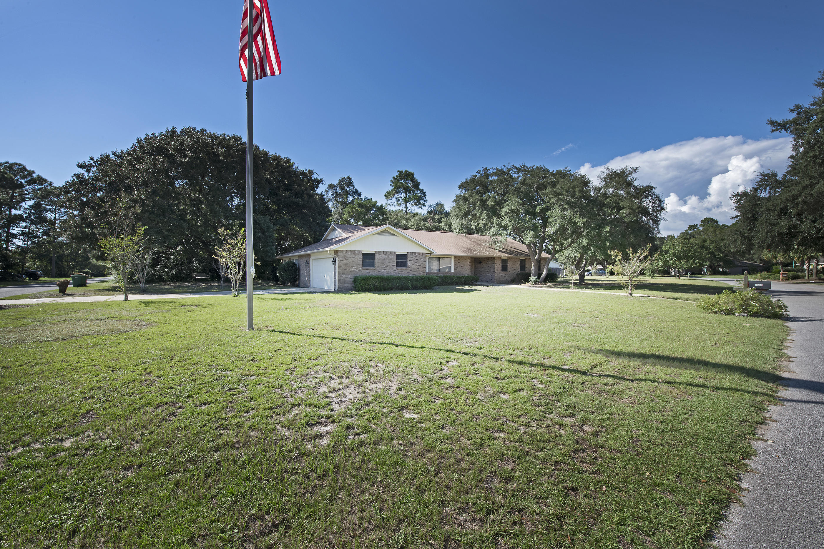 ROBLEDAL ESTATES - Residential