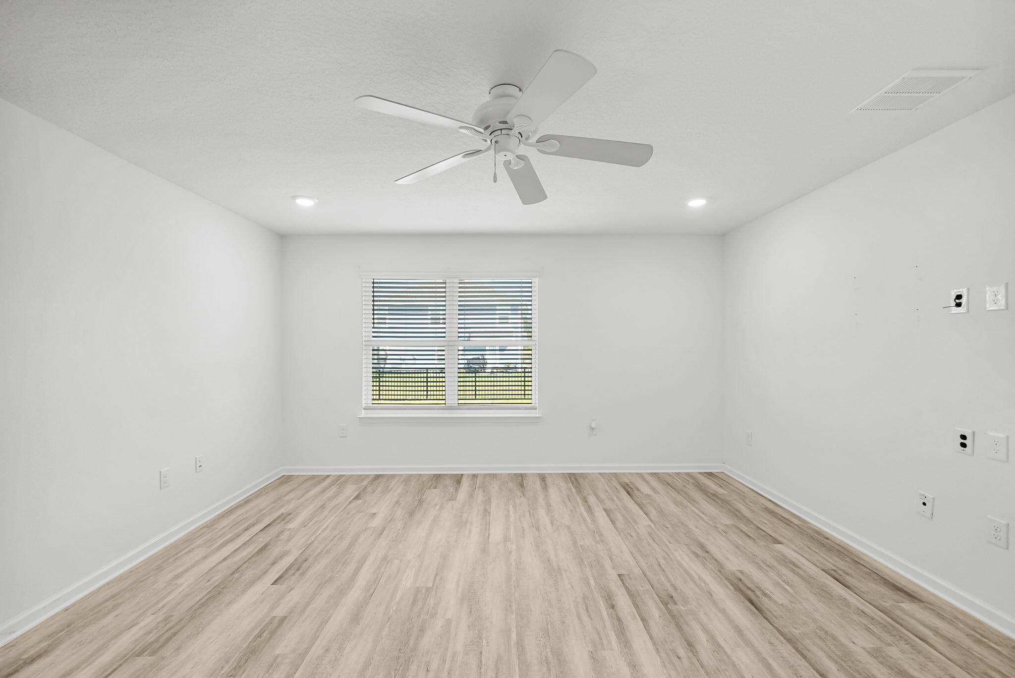 RIVERWALK PH I - Residential Lease