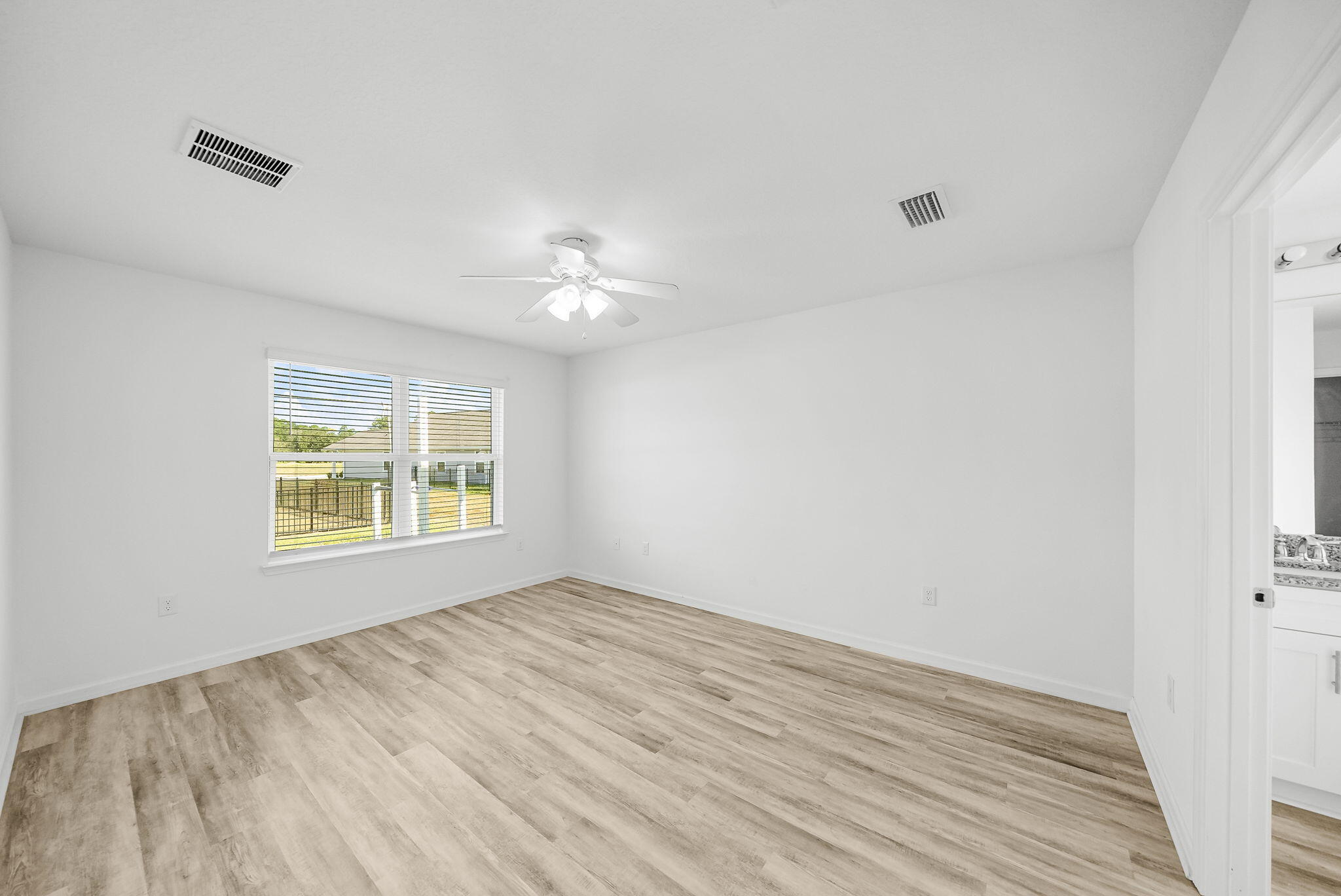 RIVERWALK PH I - Residential Lease