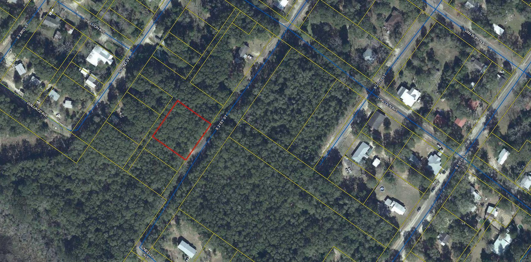 Nice lots to build a house, mobile homes not allowed. City water available.