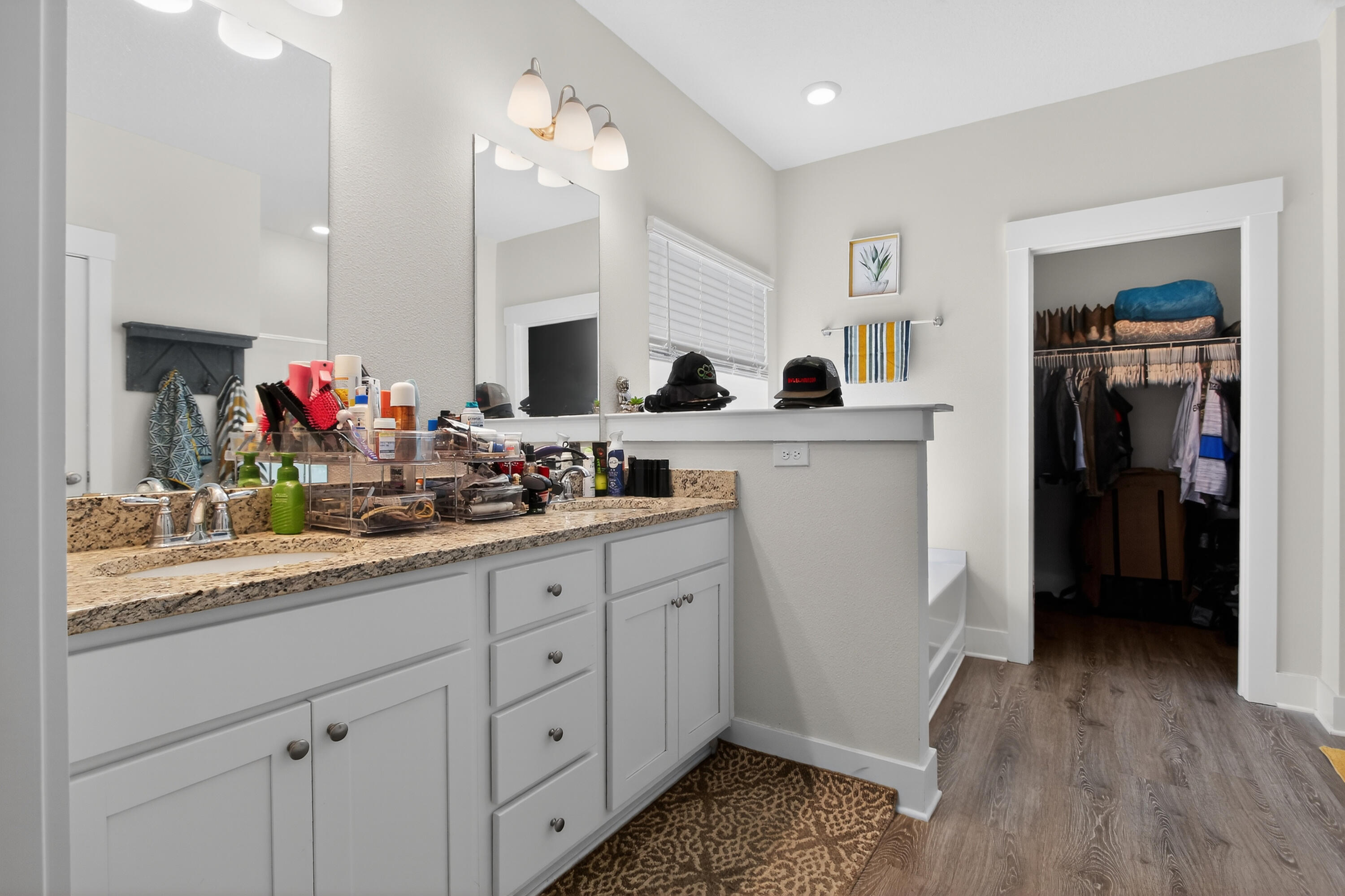 HILLWOOD ESTATES - Residential