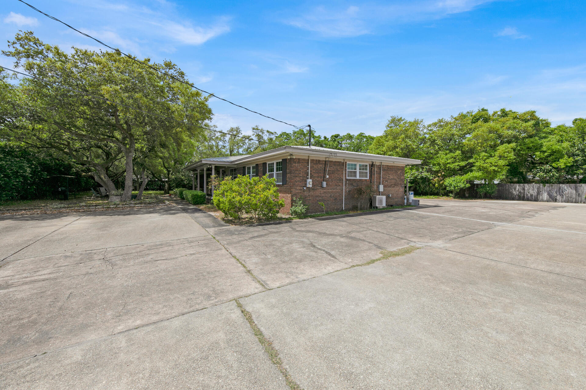 RACETRACK ROAD 1ST - Residential