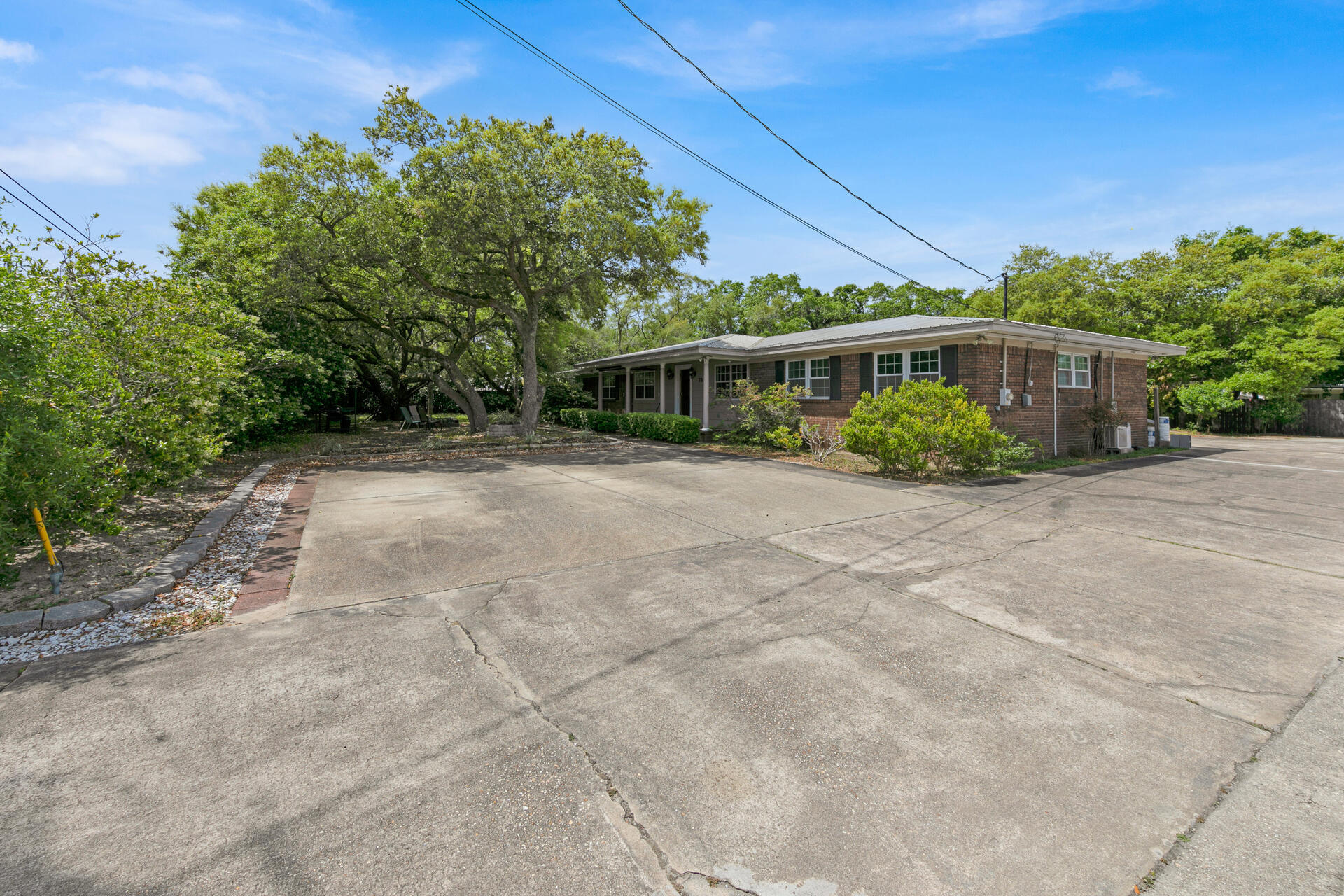 RACETRACK ROAD 1ST - Residential