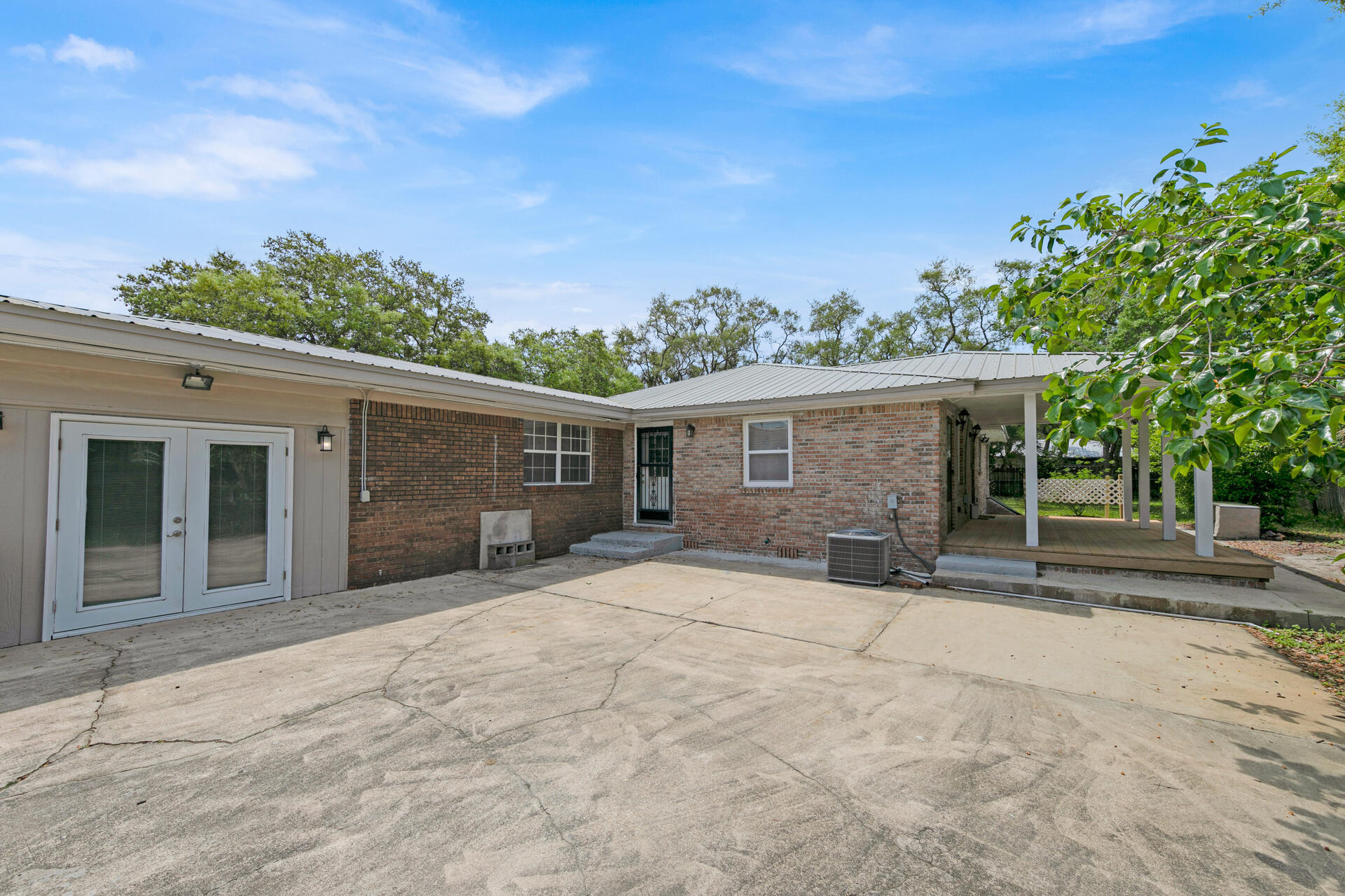 RACETRACK ROAD 1ST - Residential