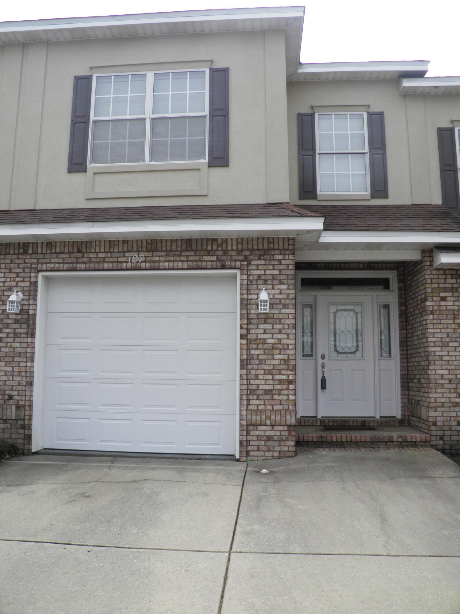 WALTON OAKS - Residential Lease