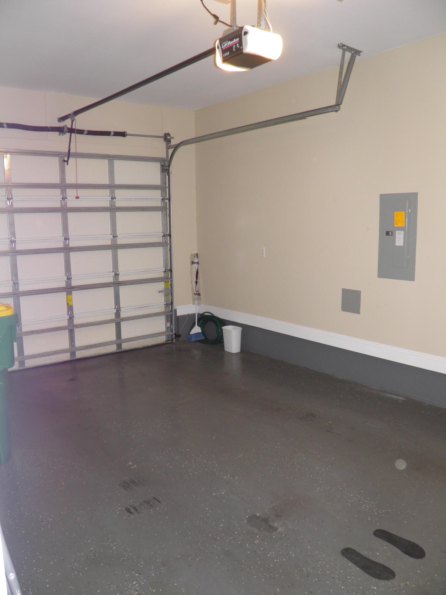 WALTON OAKS - Residential Lease