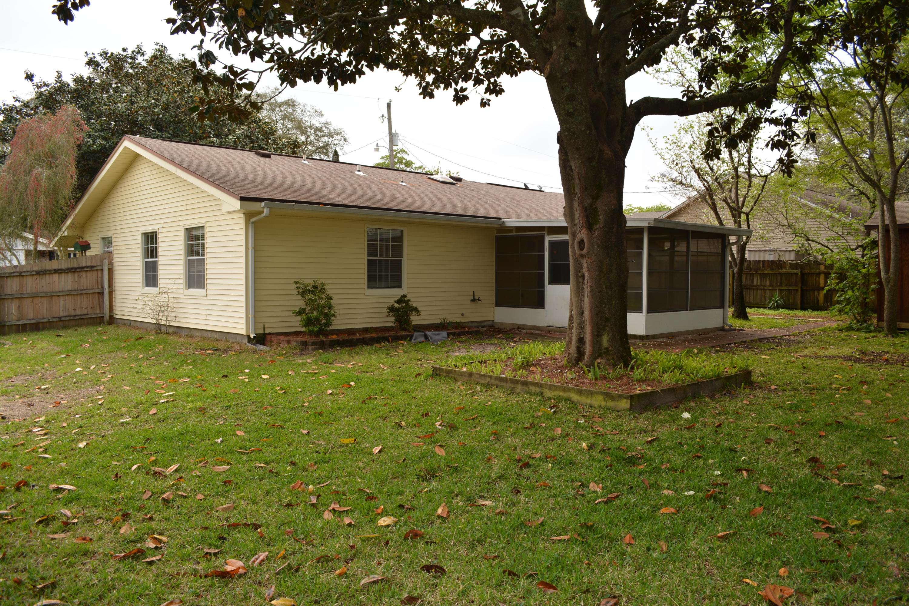 PORT DIXIE - Residential Lease