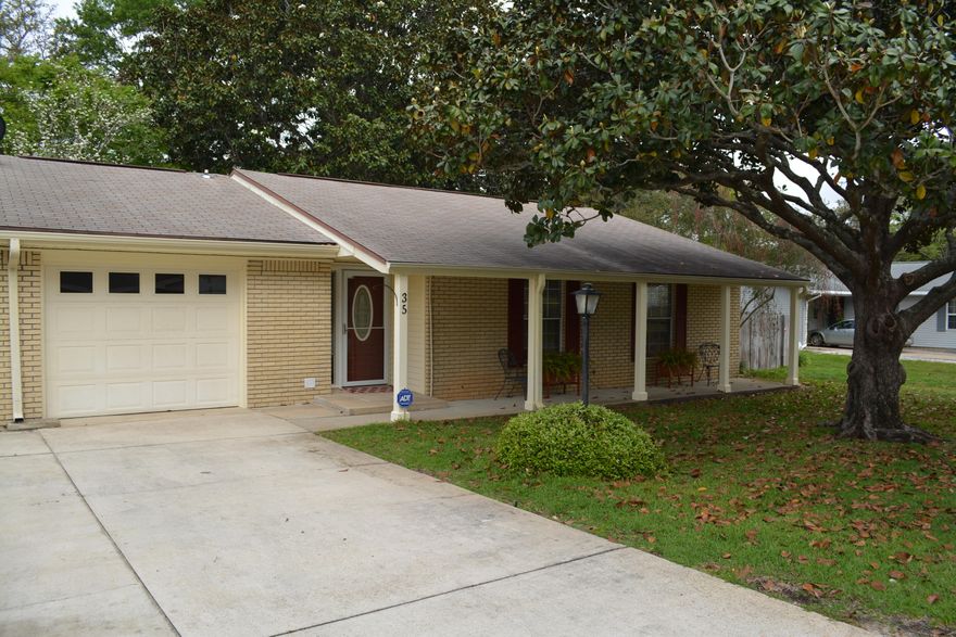 4 bedroom, 2 bathroom home with a fenced in yard and Florida room. Also a large storage shed in the backyard. Laminate flooring through out and ceiling fans in all bedrooms. Covered porch for enjoying the large Magnolia tree in the front yard. Take a look today!