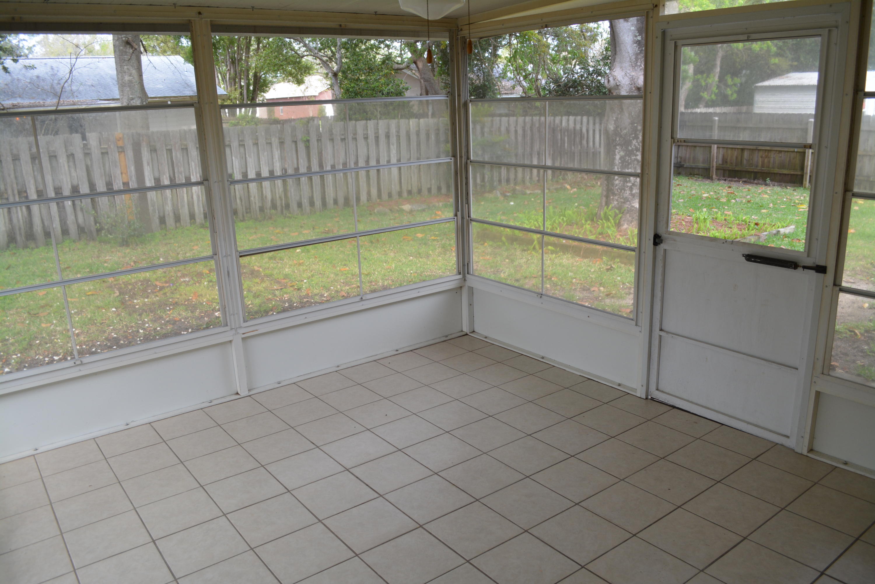 PORT DIXIE - Residential Lease