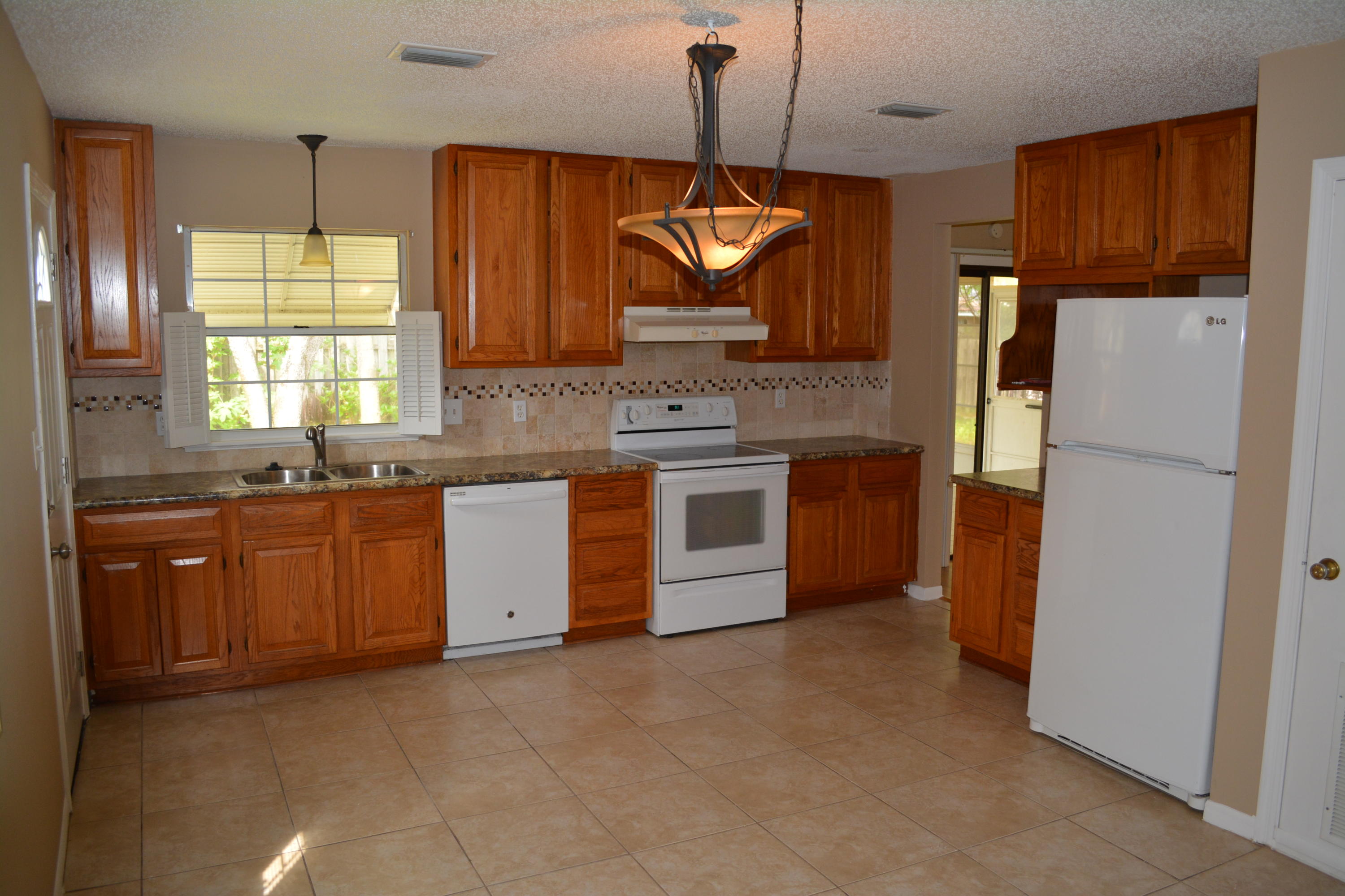 PORT DIXIE - Residential Lease