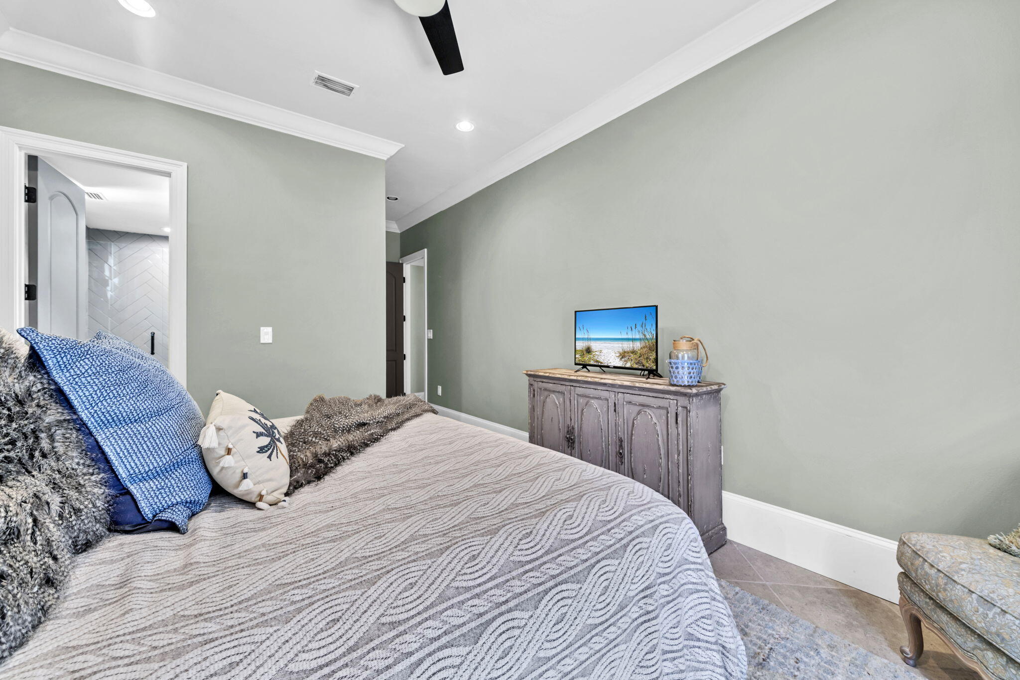 BURNT PINE - Residential