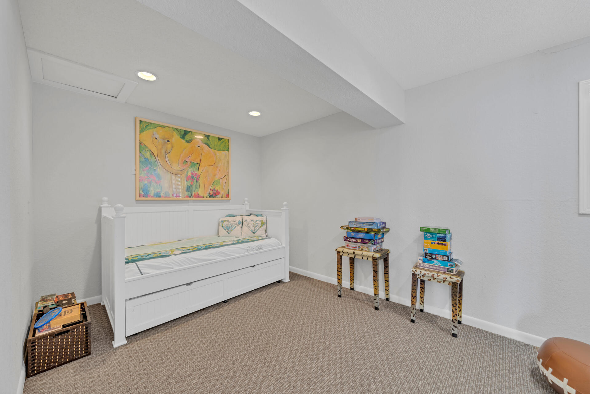 WHITECAPS T/H UNREC - Residential