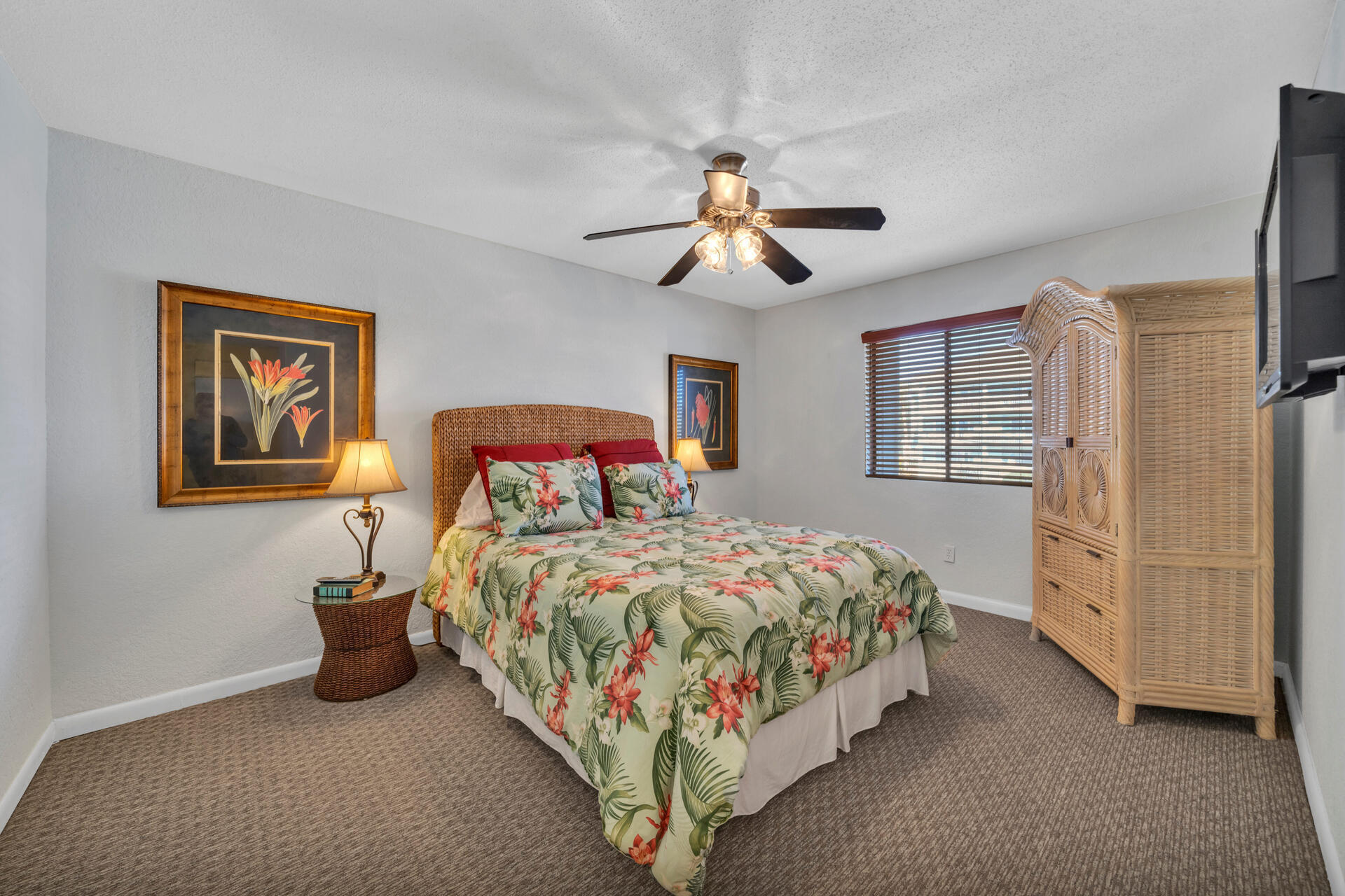 WHITECAPS T/H UNREC - Residential