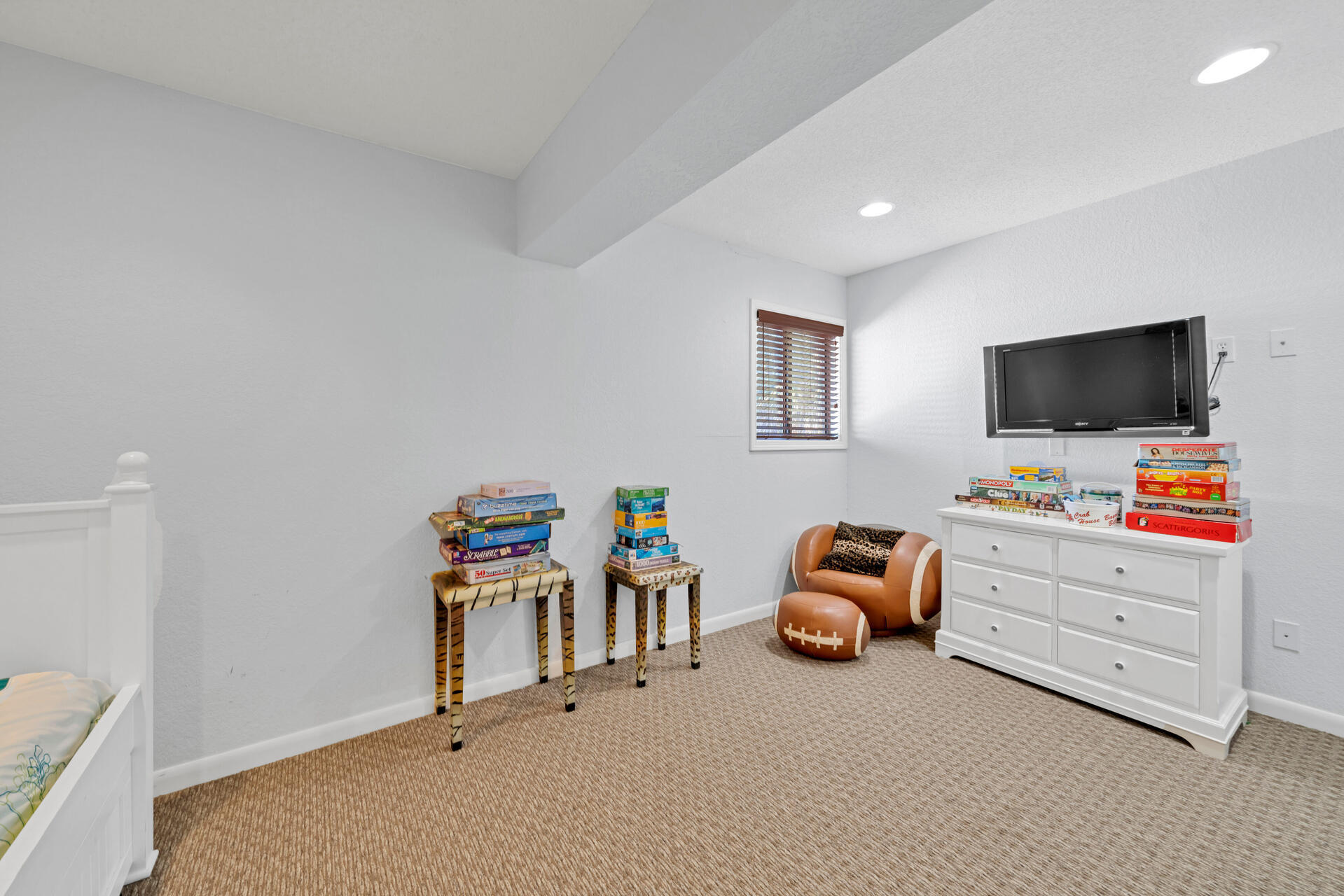 WHITECAPS T/H UNREC - Residential