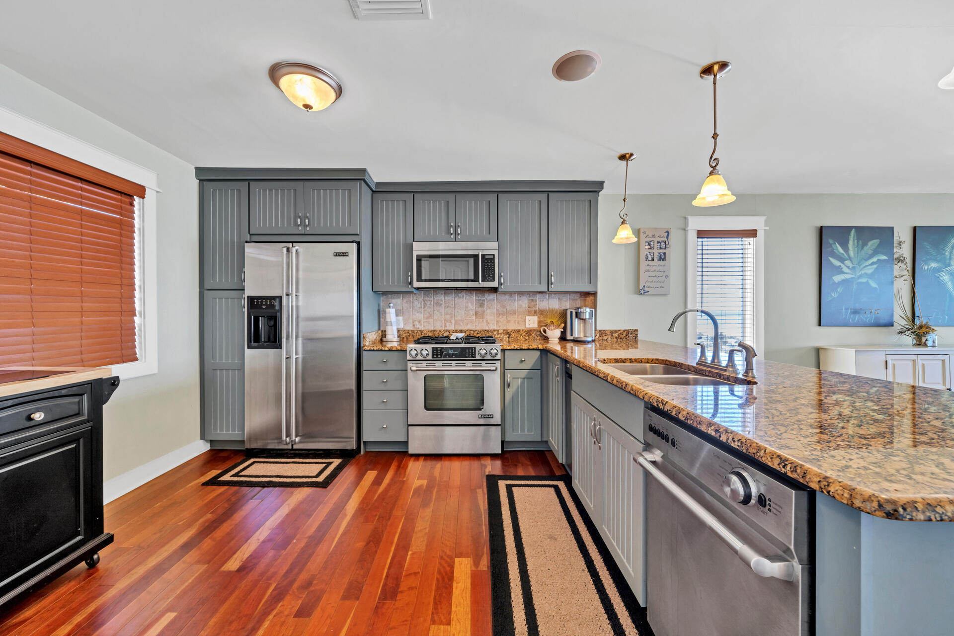 WHITECAPS T/H UNREC - Residential