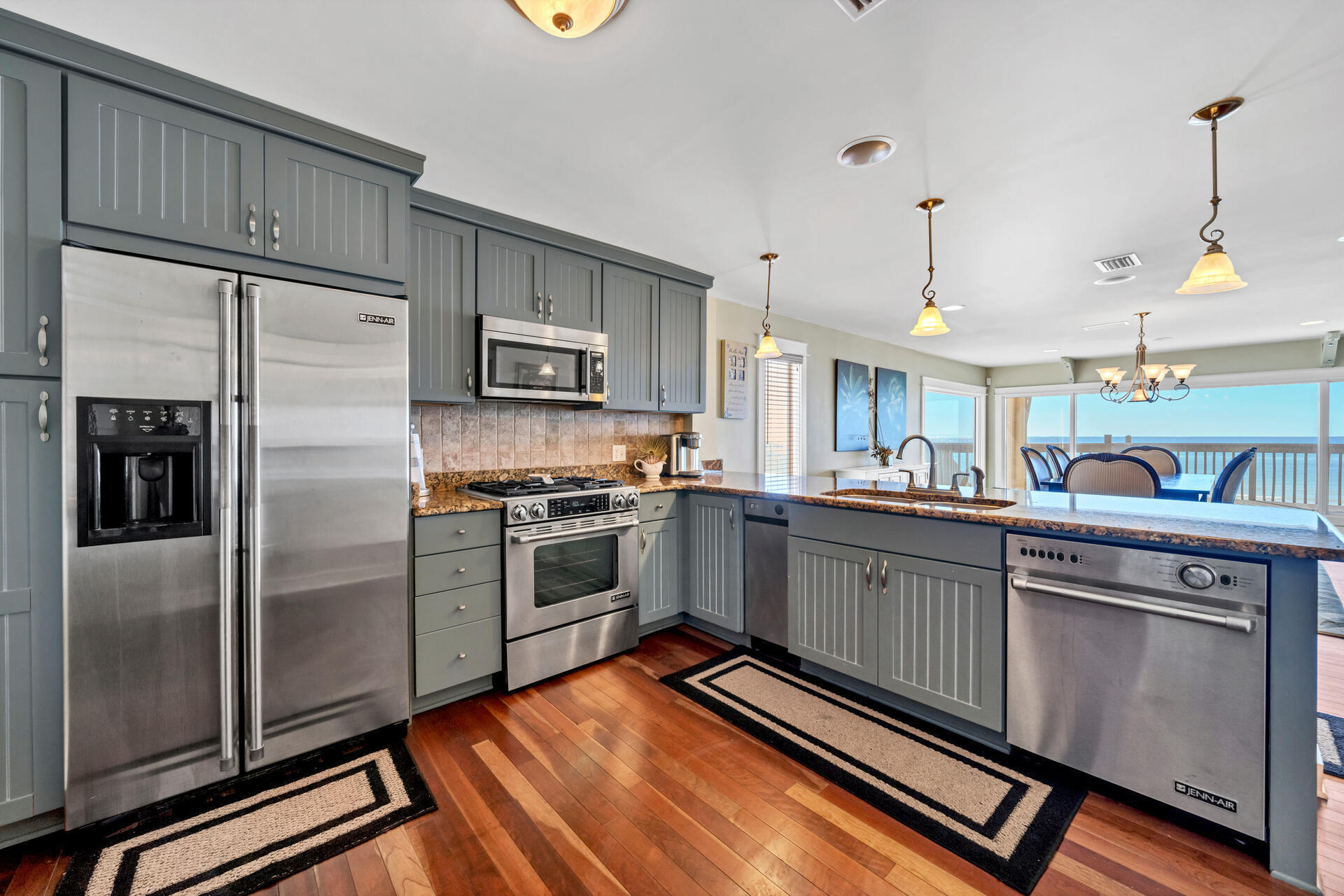 WHITECAPS T/H UNREC - Residential