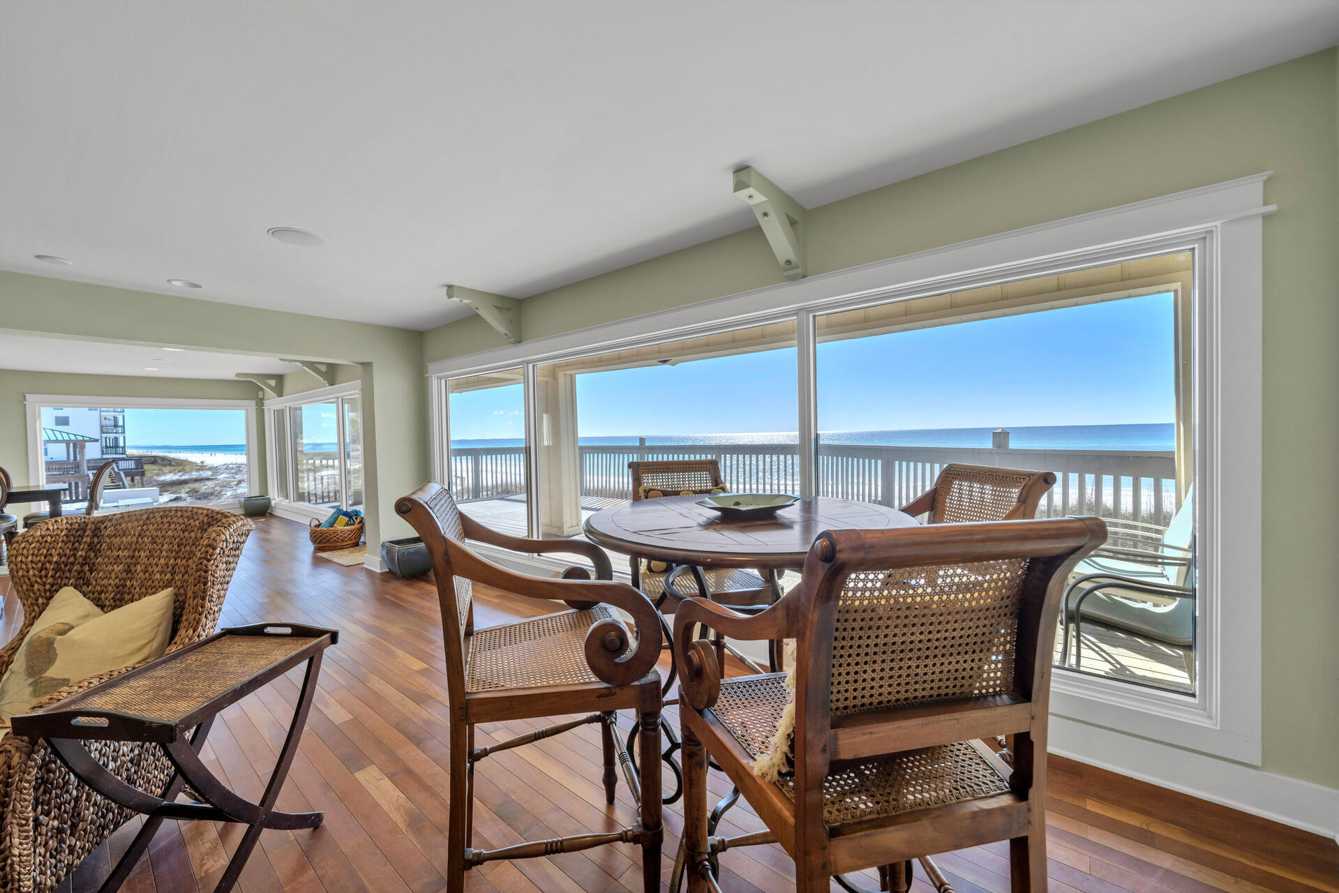 WHITECAPS T/H UNREC - Residential