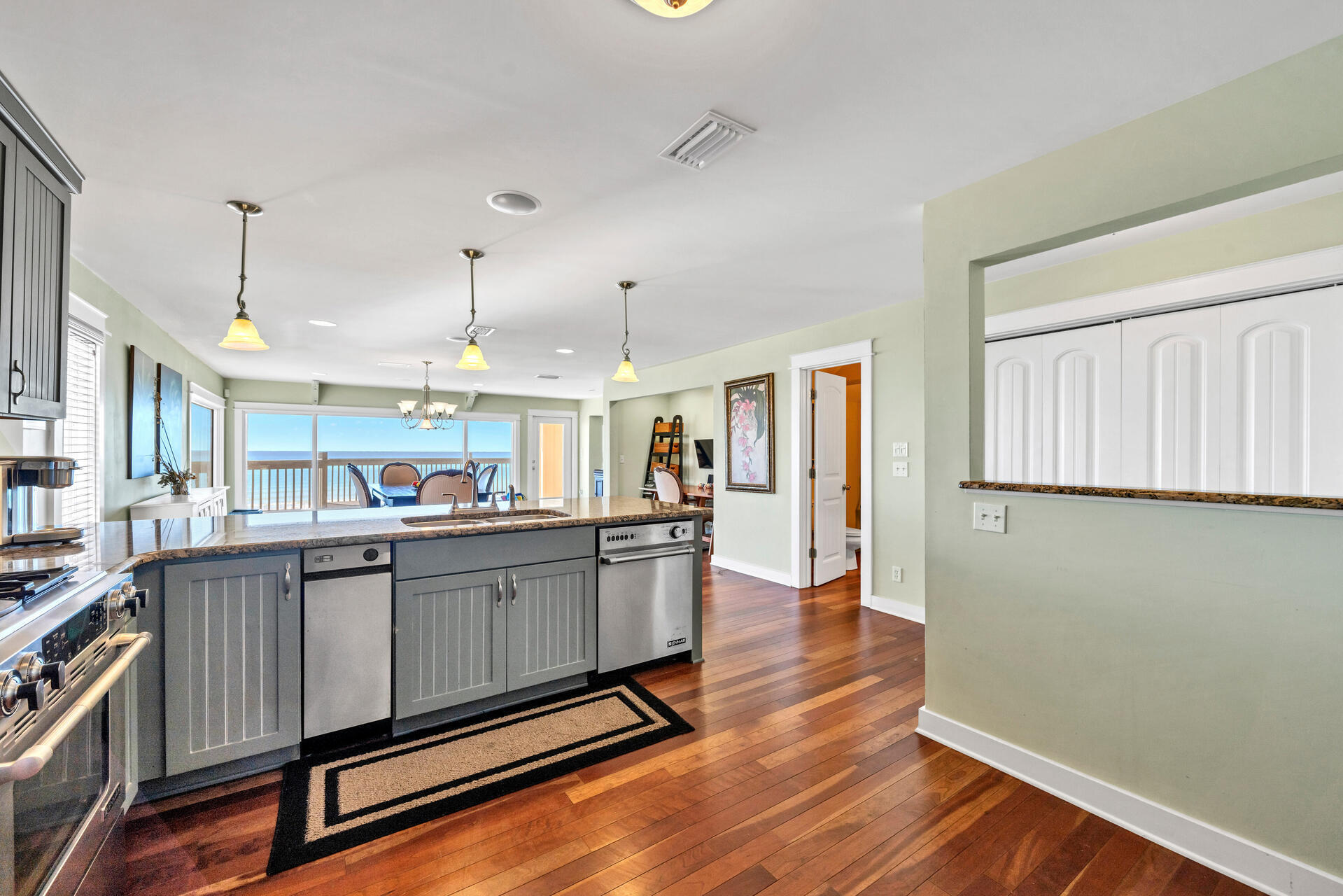 WHITECAPS T/H UNREC - Residential