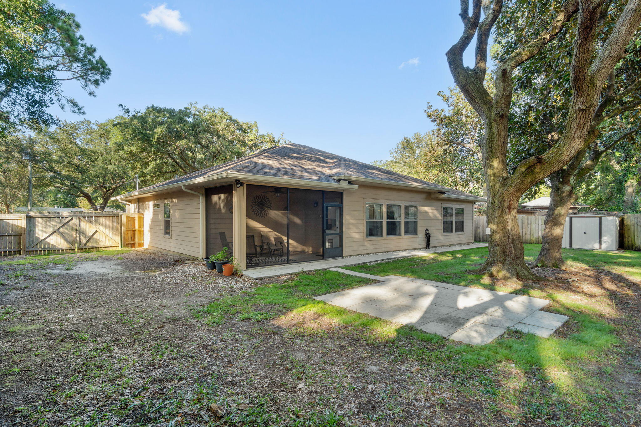 RE-S/D PART ELLIOTT PT LOT 9 BLK E - Residential