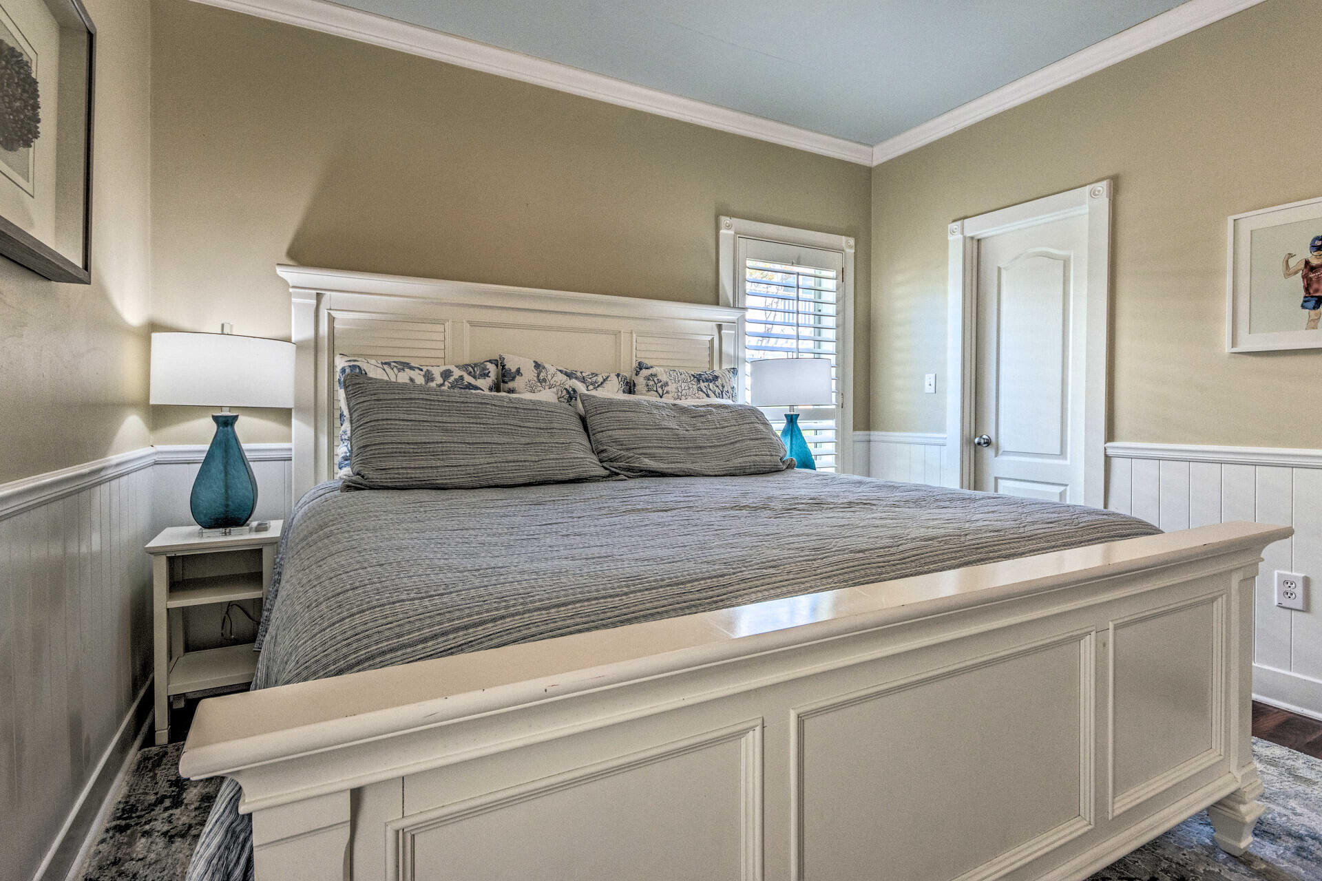 CRYSTAL SHORES - Residential