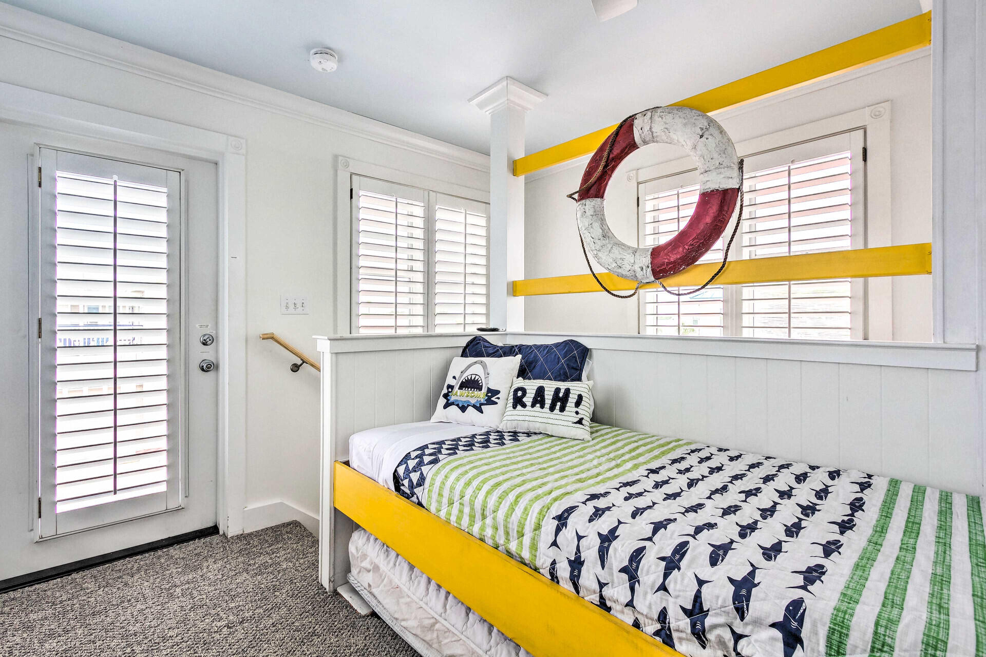 CRYSTAL SHORES - Residential