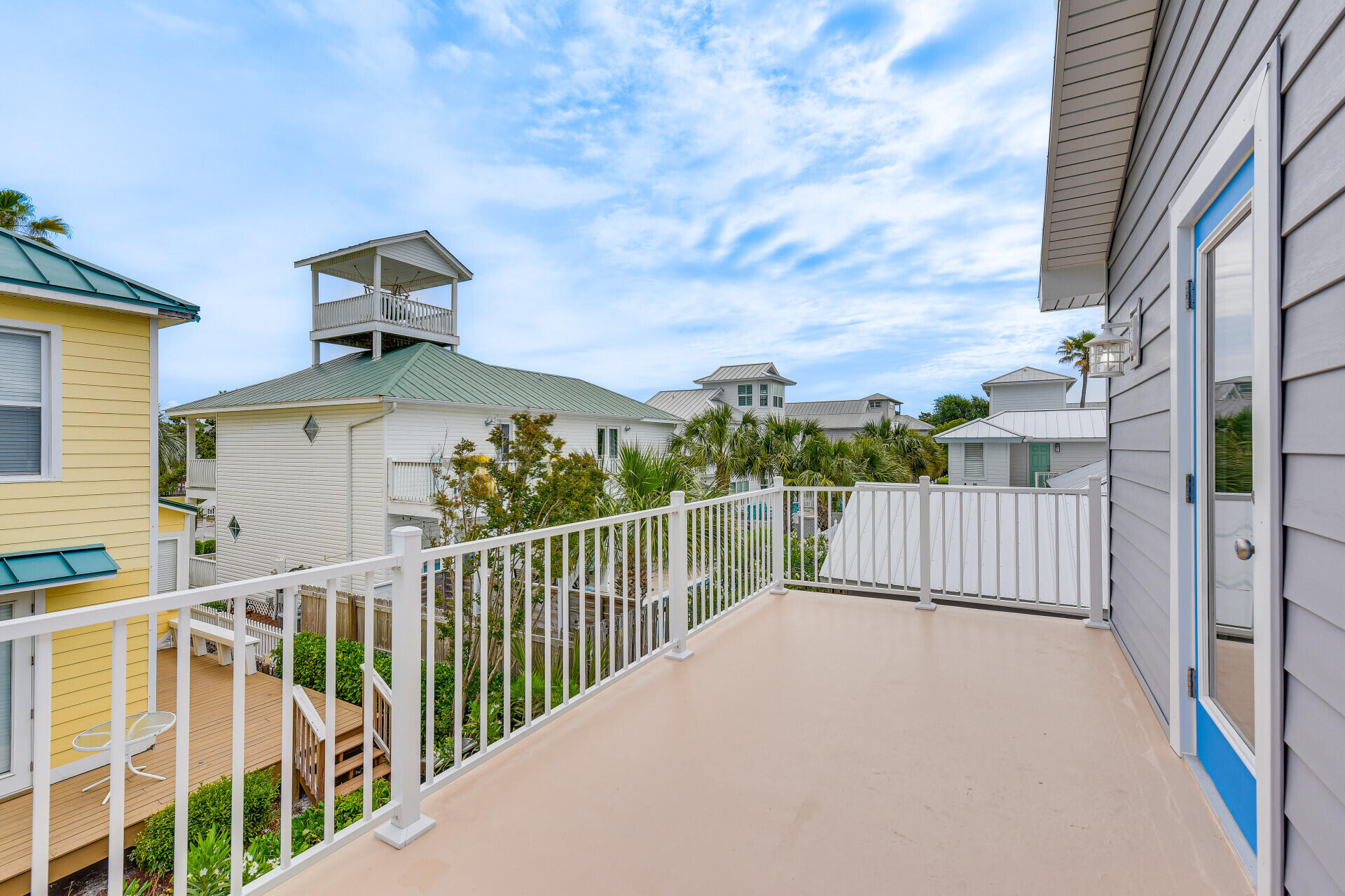 CRYSTAL SHORES - Residential