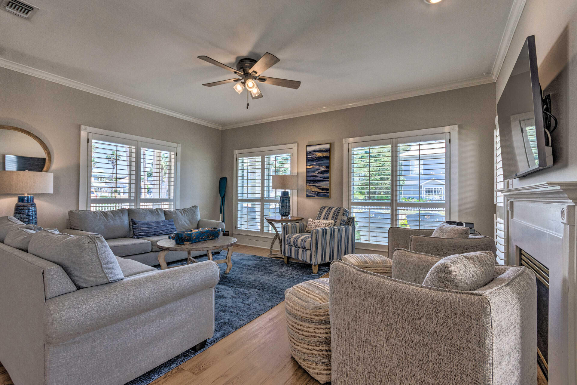 CRYSTAL SHORES - Residential