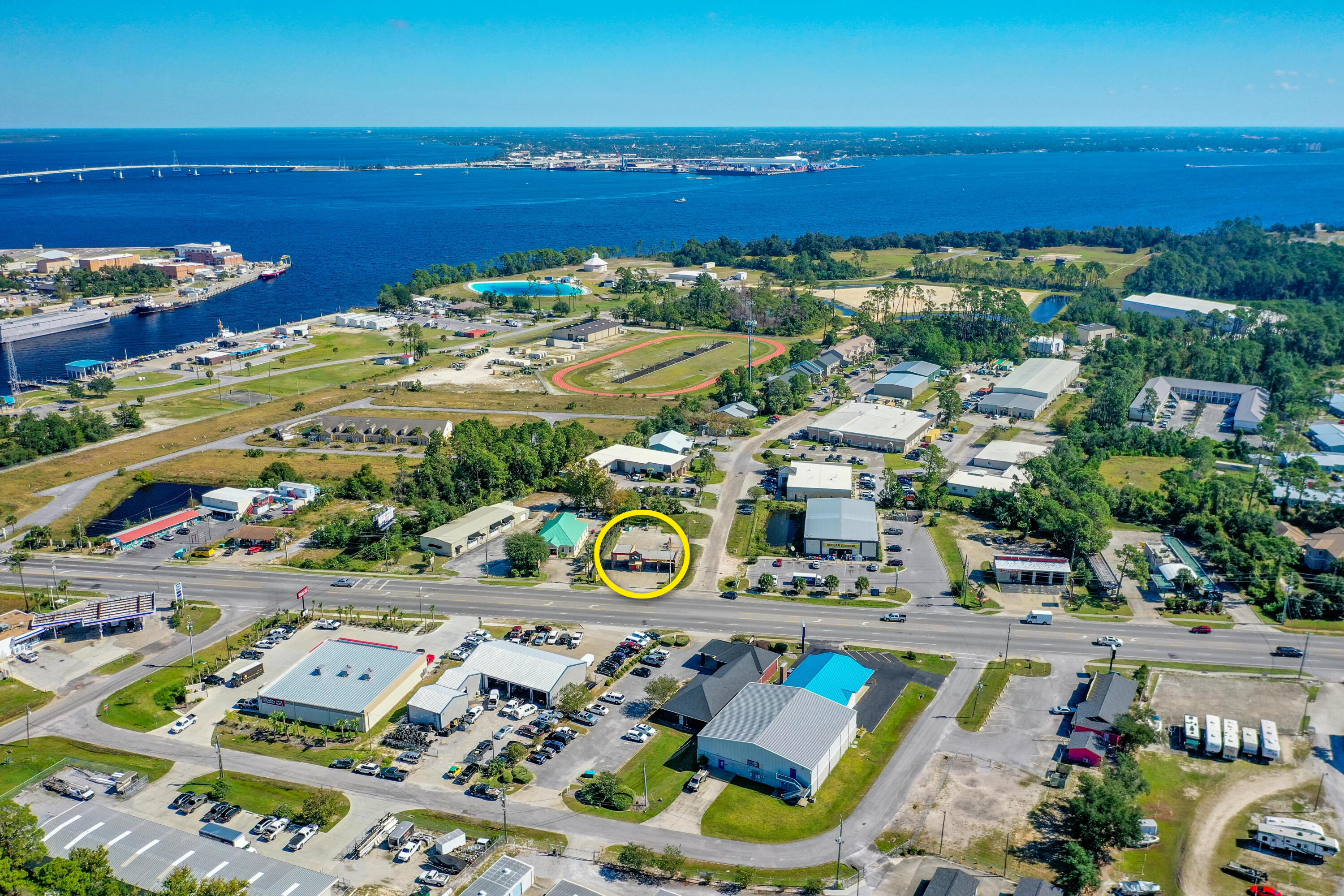 Main image without alt text