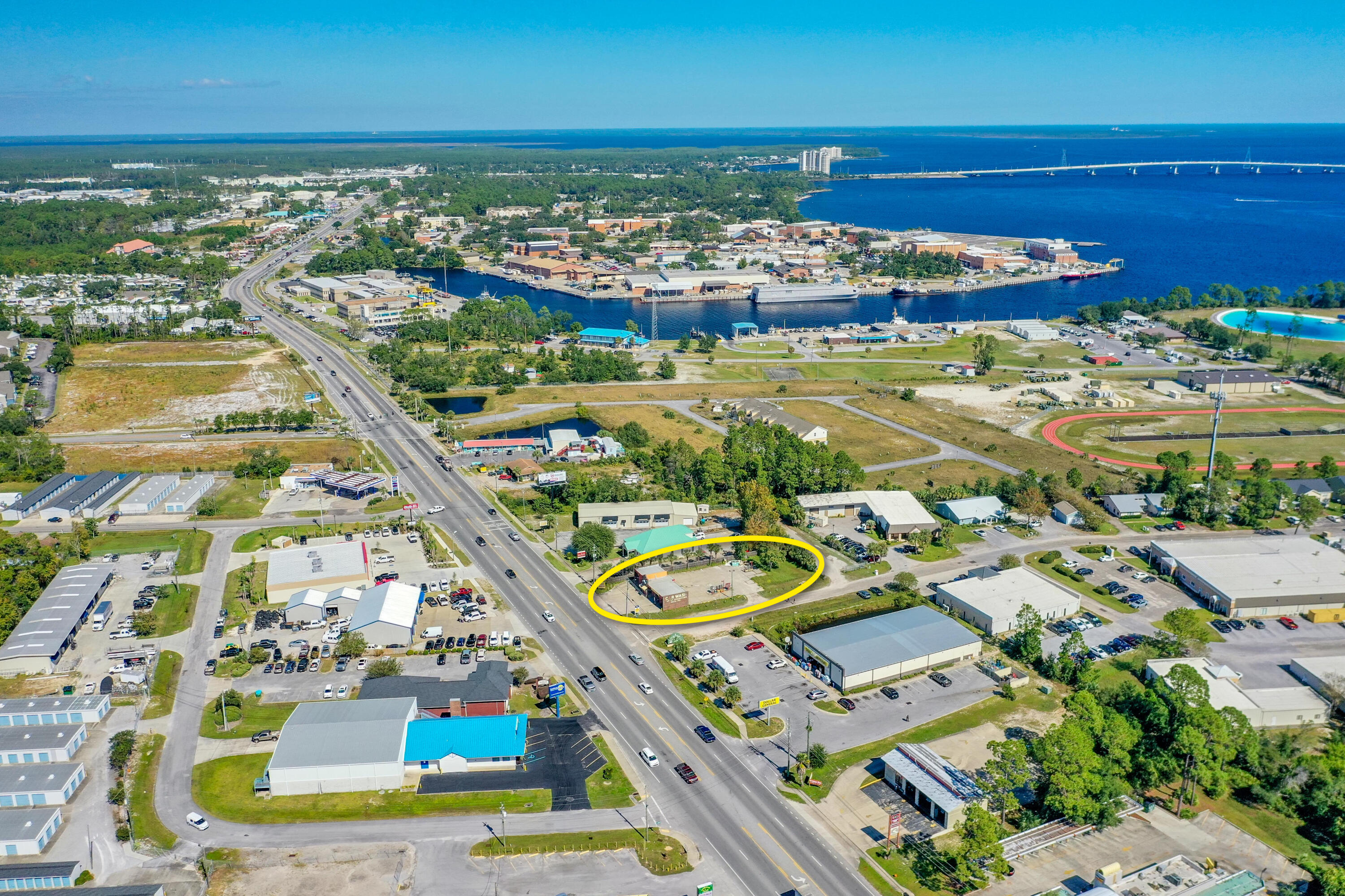 Main image without alt text