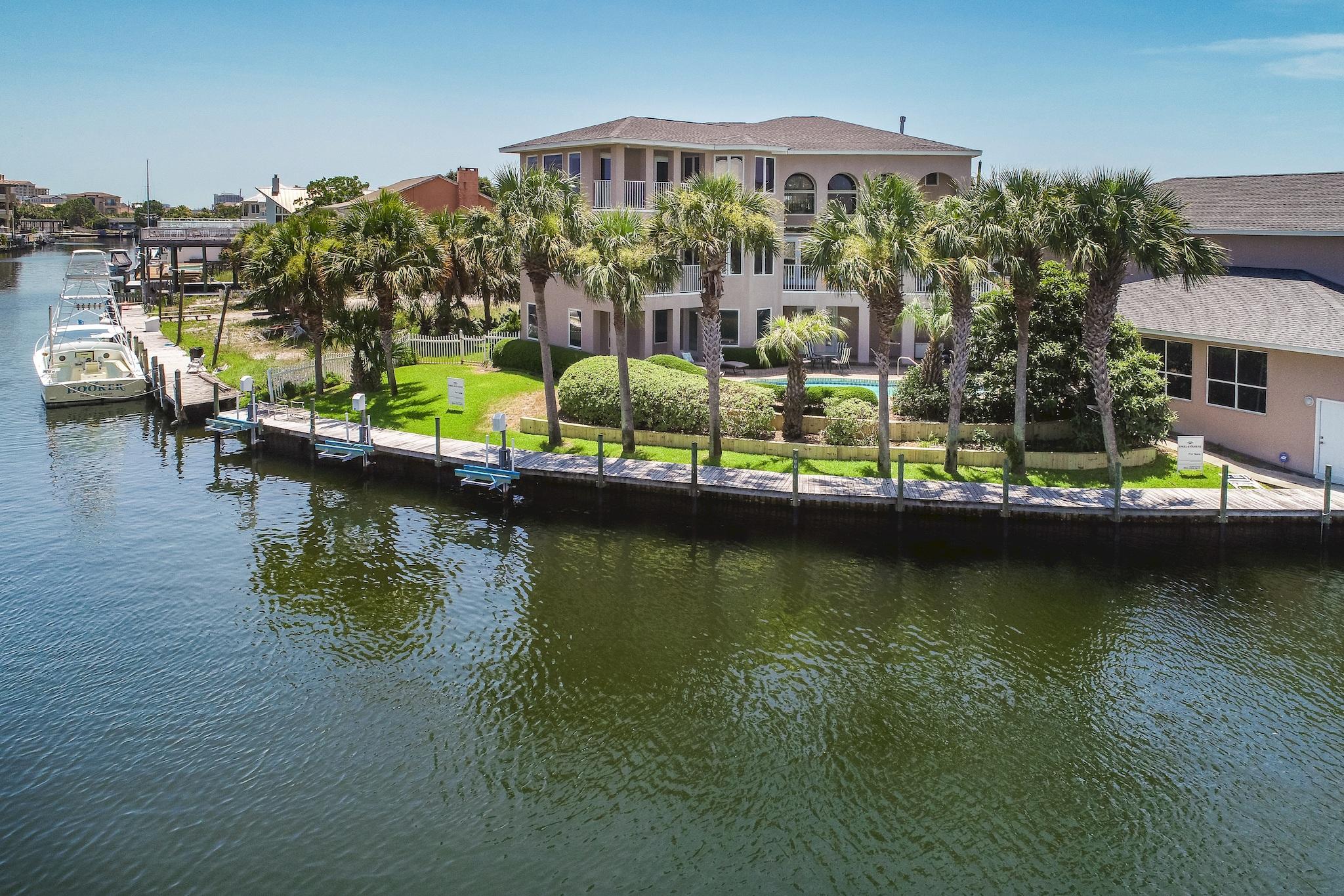 HOLIDAY ISLE - Residential