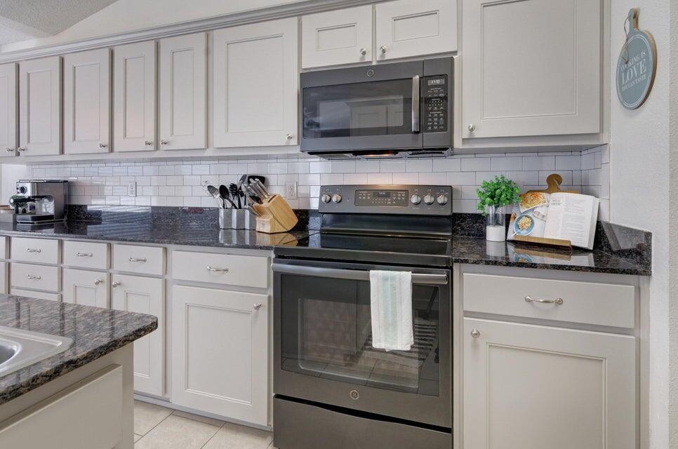 HAMPTON RIDGE ESTATES - Residential Lease
