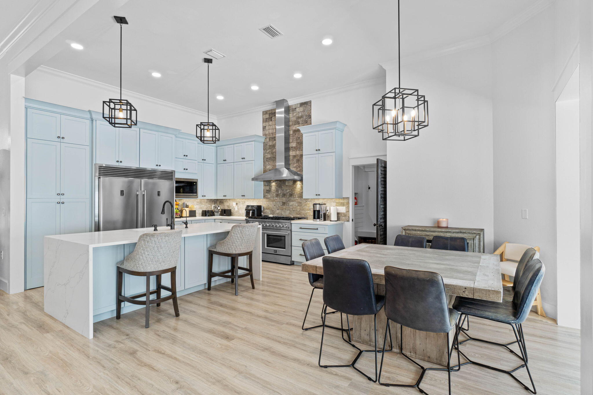 ROCKY BAYOU ESTATES 12B - Residential Lease