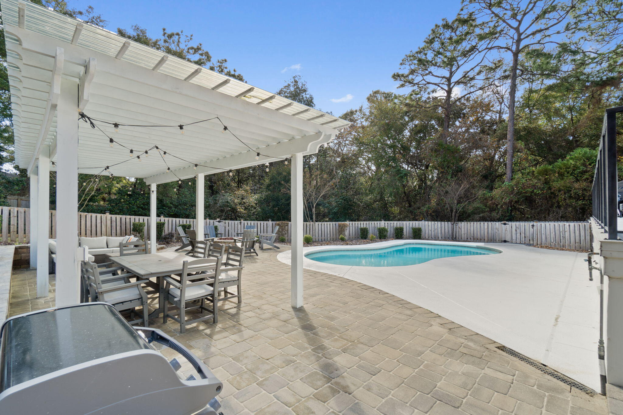 ROCKY BAYOU ESTATES 12B - Residential Lease