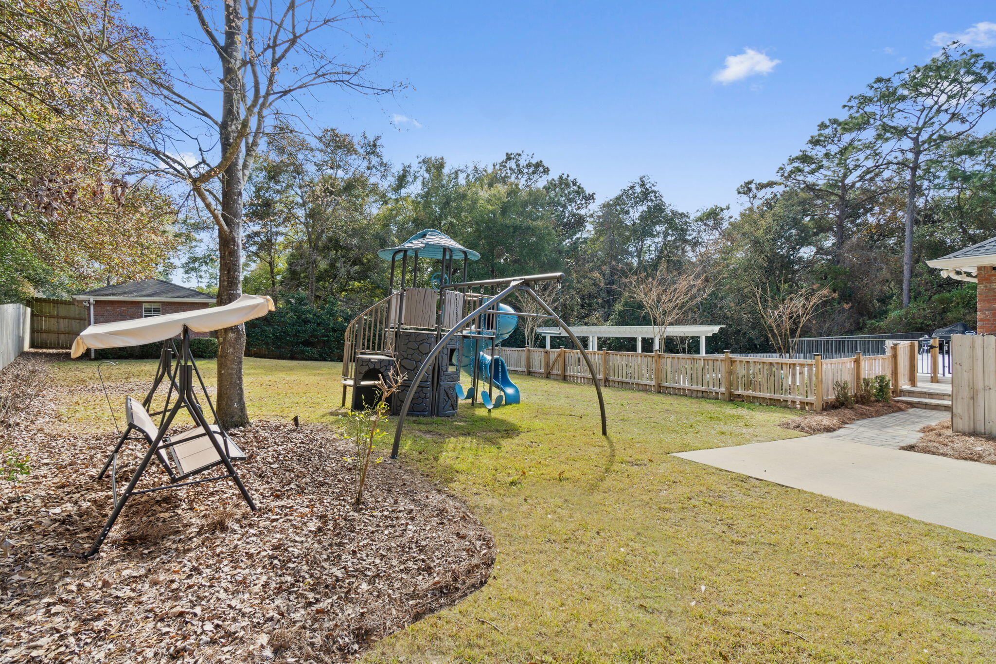 ROCKY BAYOU ESTATES 12B - Residential Lease