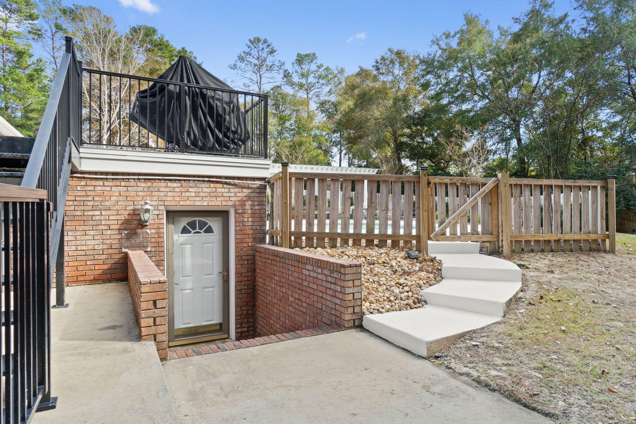 ROCKY BAYOU ESTATES 12B - Residential Lease