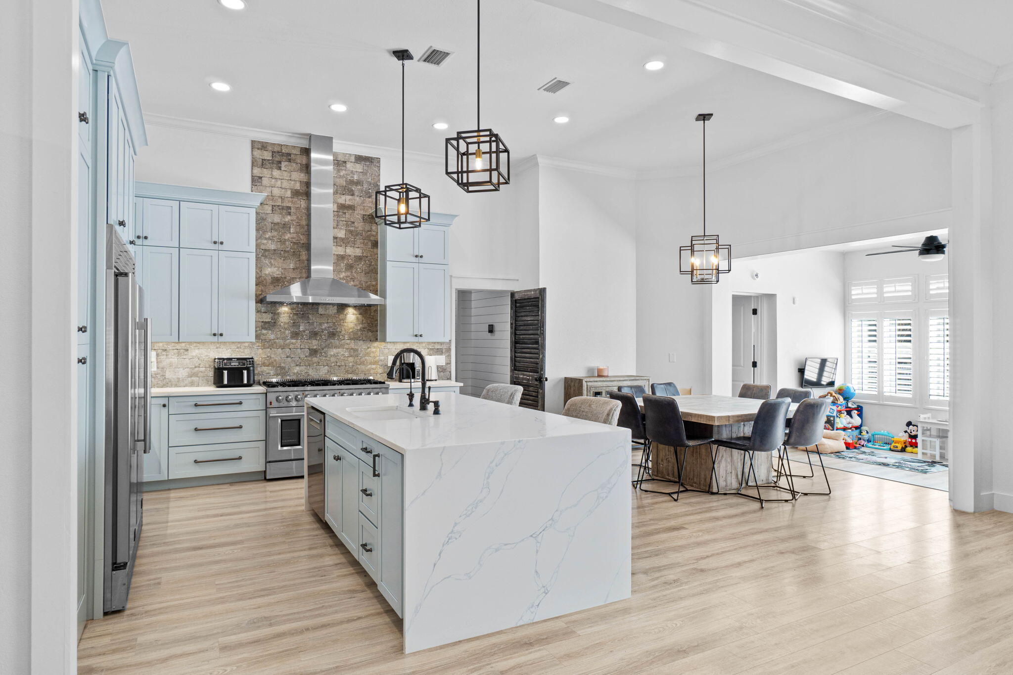 ROCKY BAYOU ESTATES 12B - Residential Lease