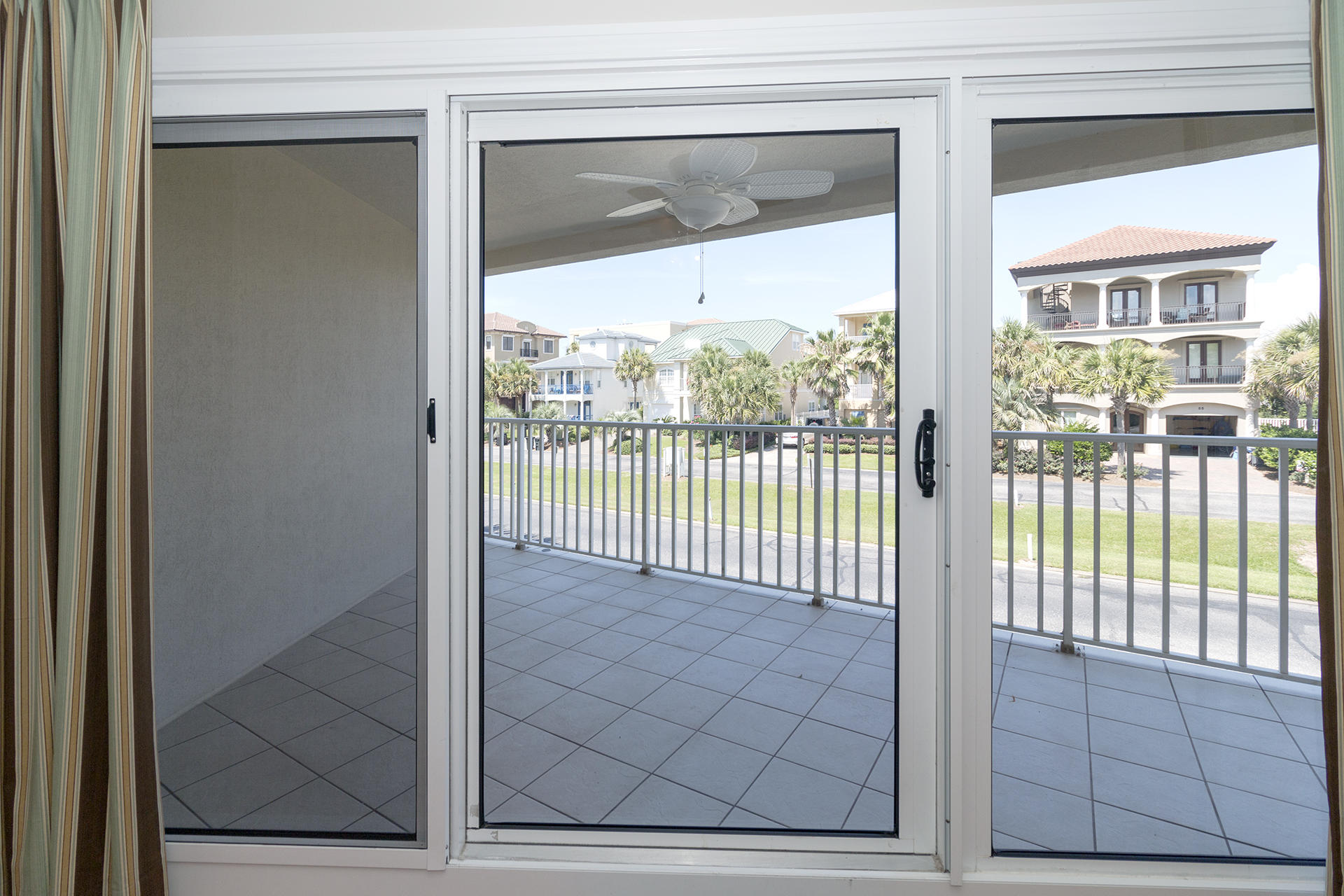 MARAVILLA CONDO 1 - Residential