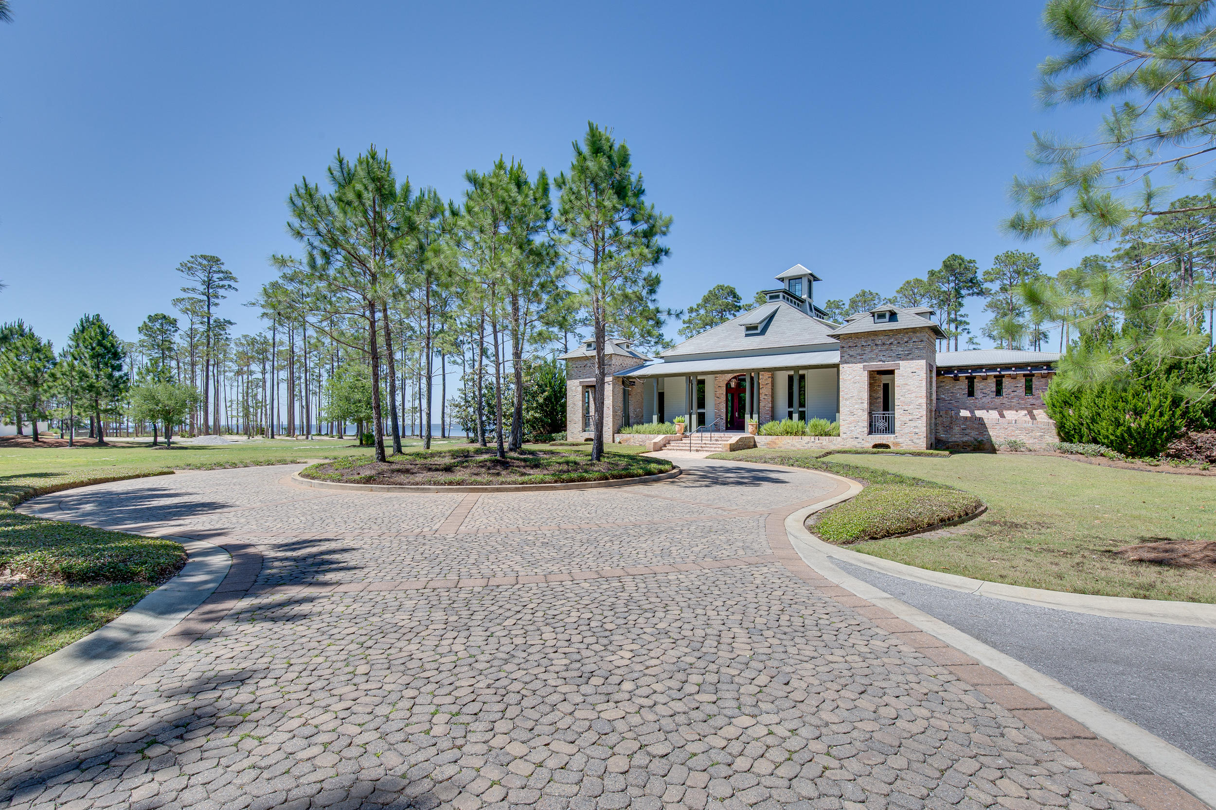 CHURCHILL OAKS - Residential