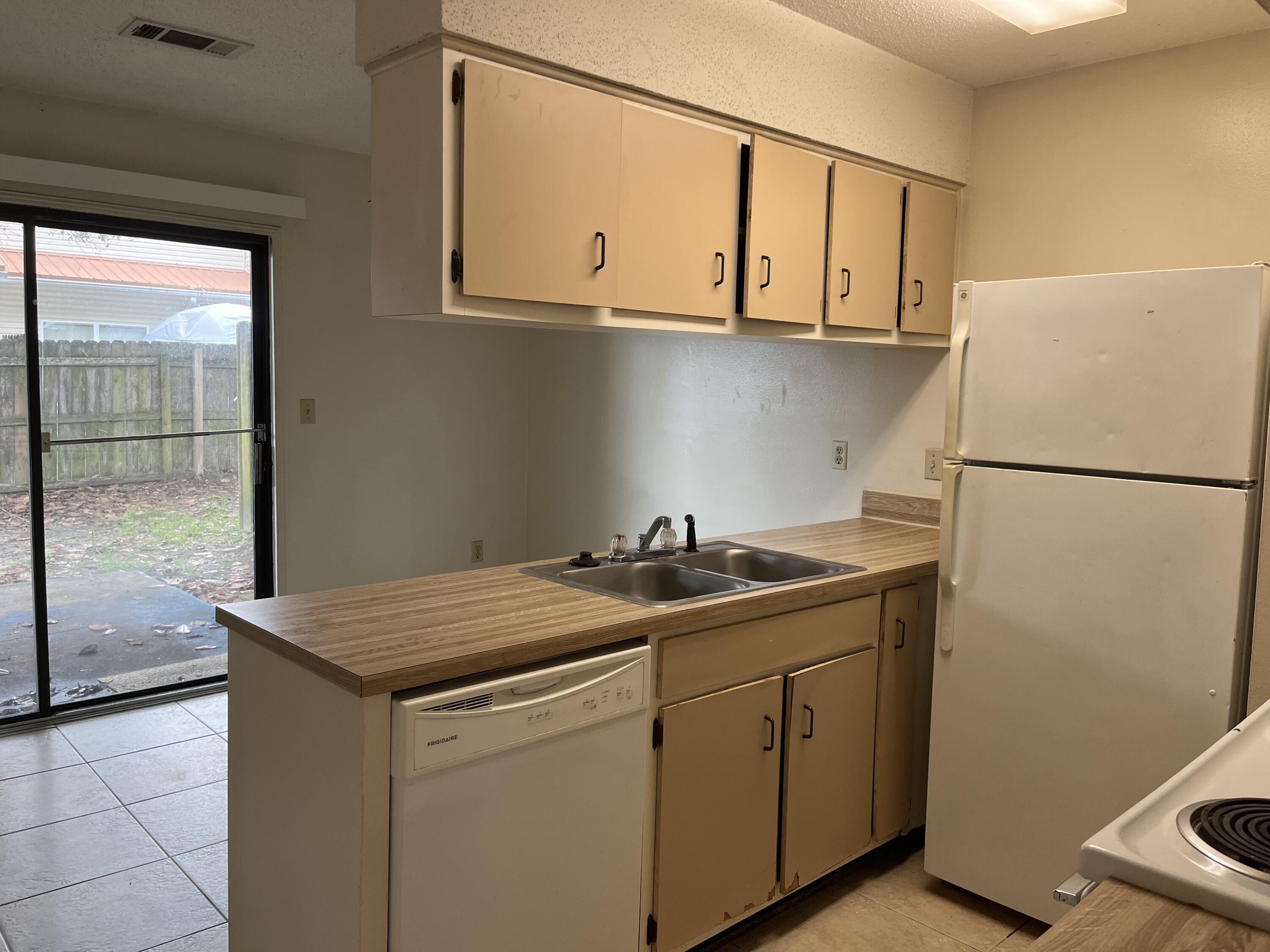 SCOTTWOOD - Residential Lease