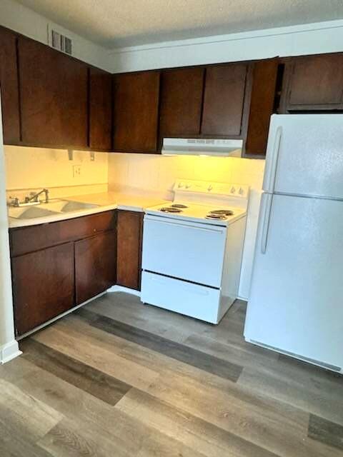 Call Nakeita today at 850-275-9310 to schedule a tour!1 Bed | 1 Bath | 505 Sq Ft$995/monthOn-Site Laundry FacilityAffordable comfort just minutes from the water! Perfect for easy living in a great location.