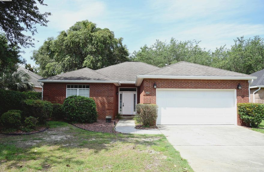 Come take a look at this all brick home in The Crossings! Enjoy the luxury of being tucked away in a quiet subdivision that's only minutes from all the amenities Bluewater Bay has to offer.  The home is one of the larger floor plans in the Crossings and has a formal living room with 9' ceilings and a gas fireplace.  The split bedroom arrangement has a master suite with large walk-in closet and a garden tub and separate shower in the master bath. Two additional bedrooms share a bath. The eat-in kitchen has plenty of cabinets and a pantry. Schedule your showing appointment today!