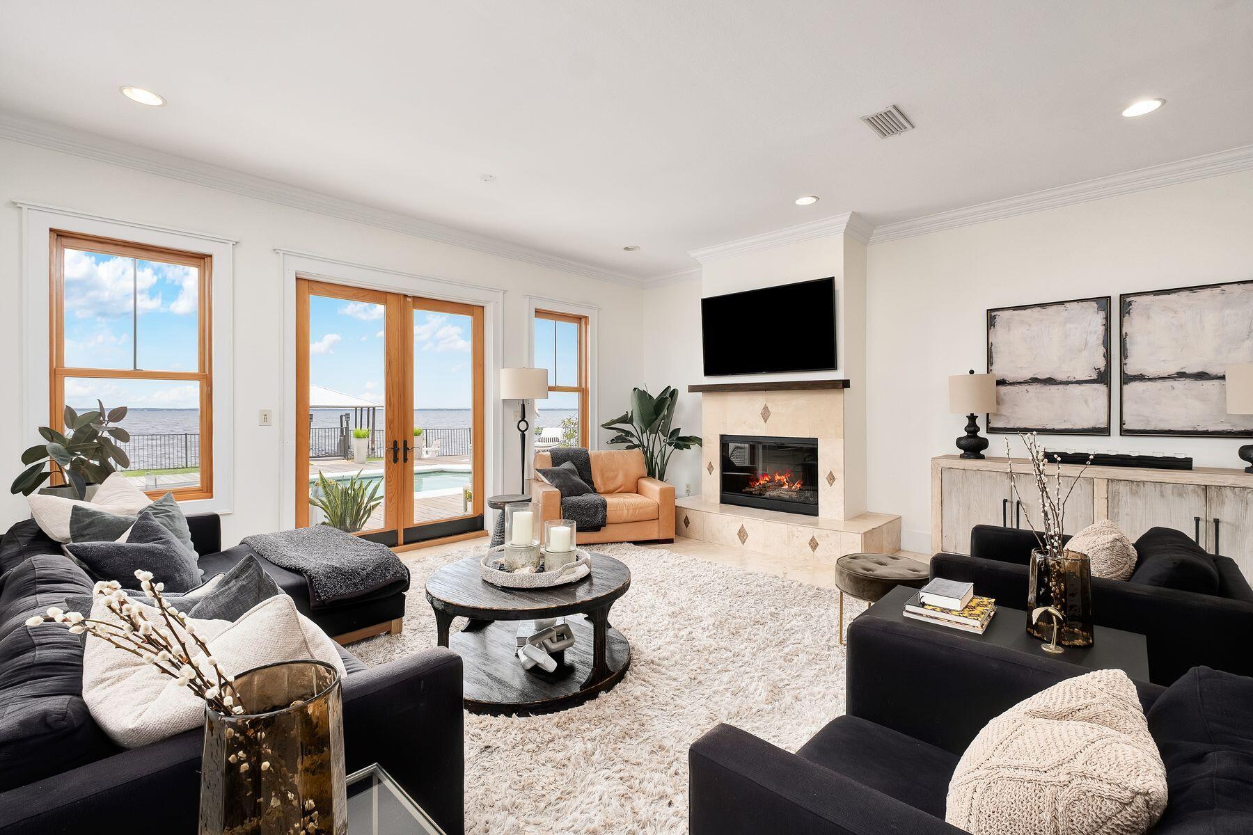 BAY PINE SHORES - Residential