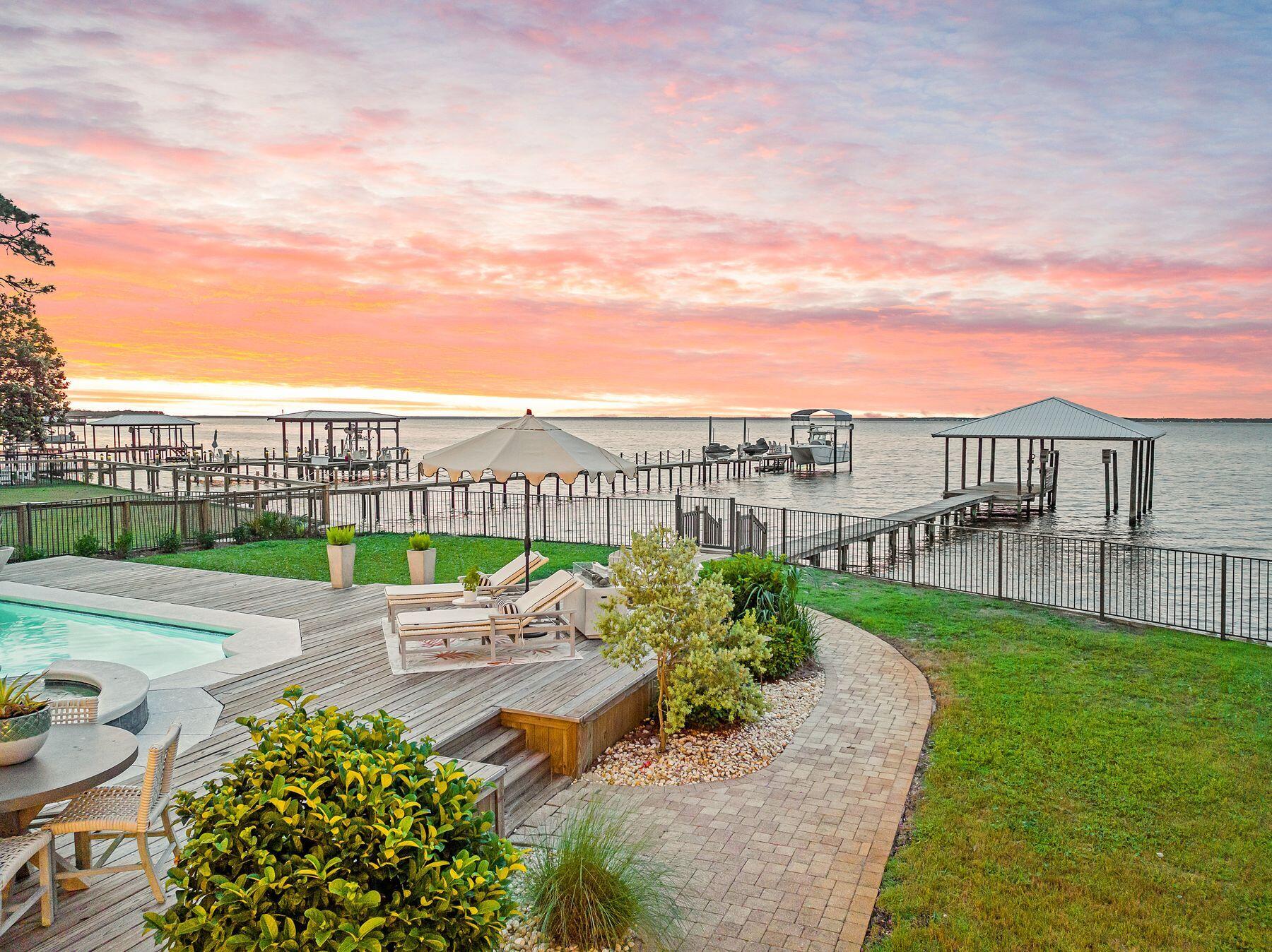 BAY PINE SHORES - Residential