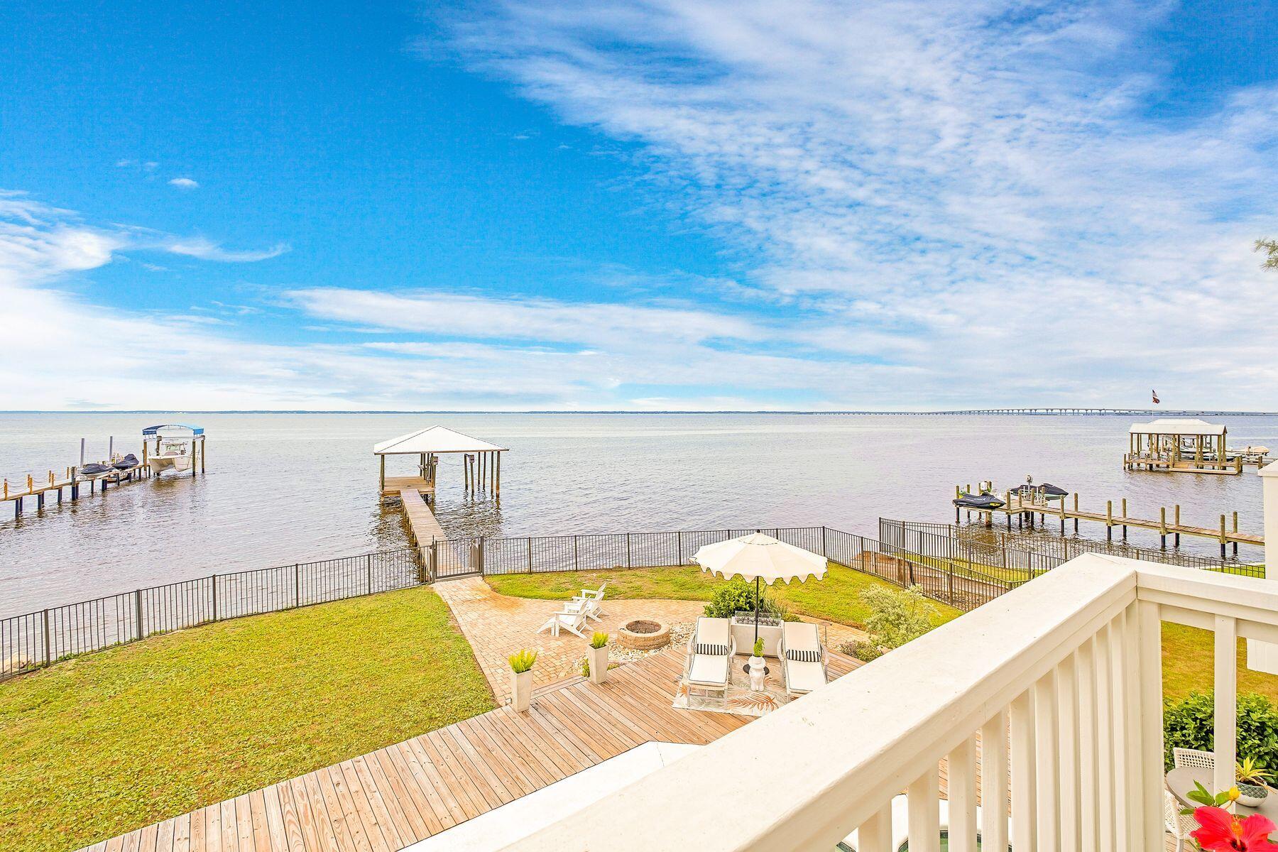 BAY PINE SHORES - Residential
