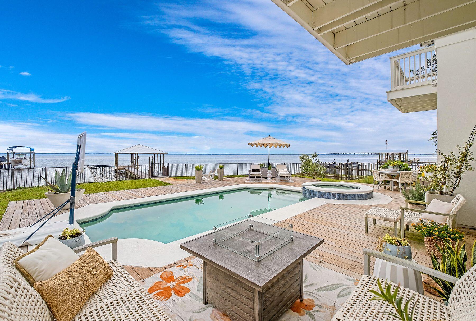 BAY PINE SHORES - Residential