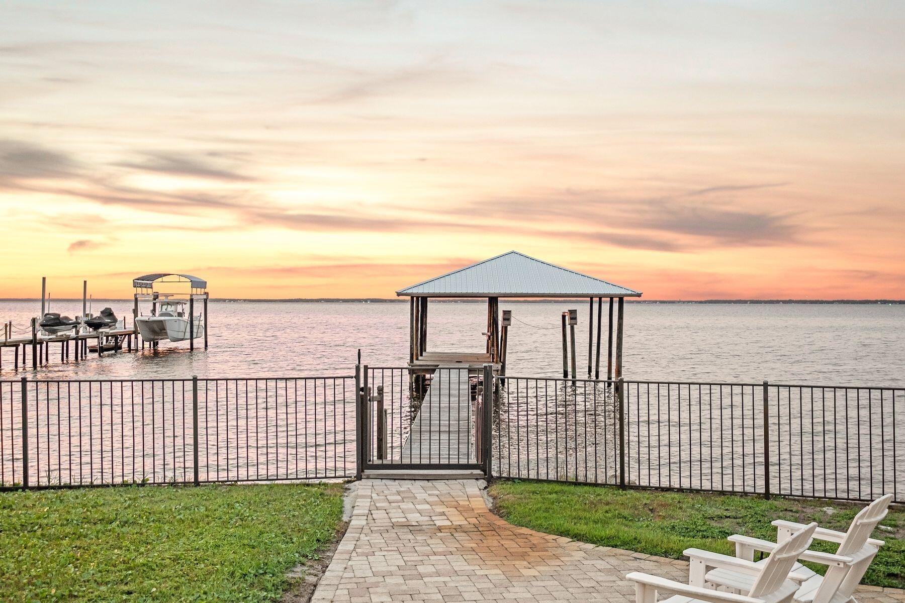 BAY PINE SHORES - Residential