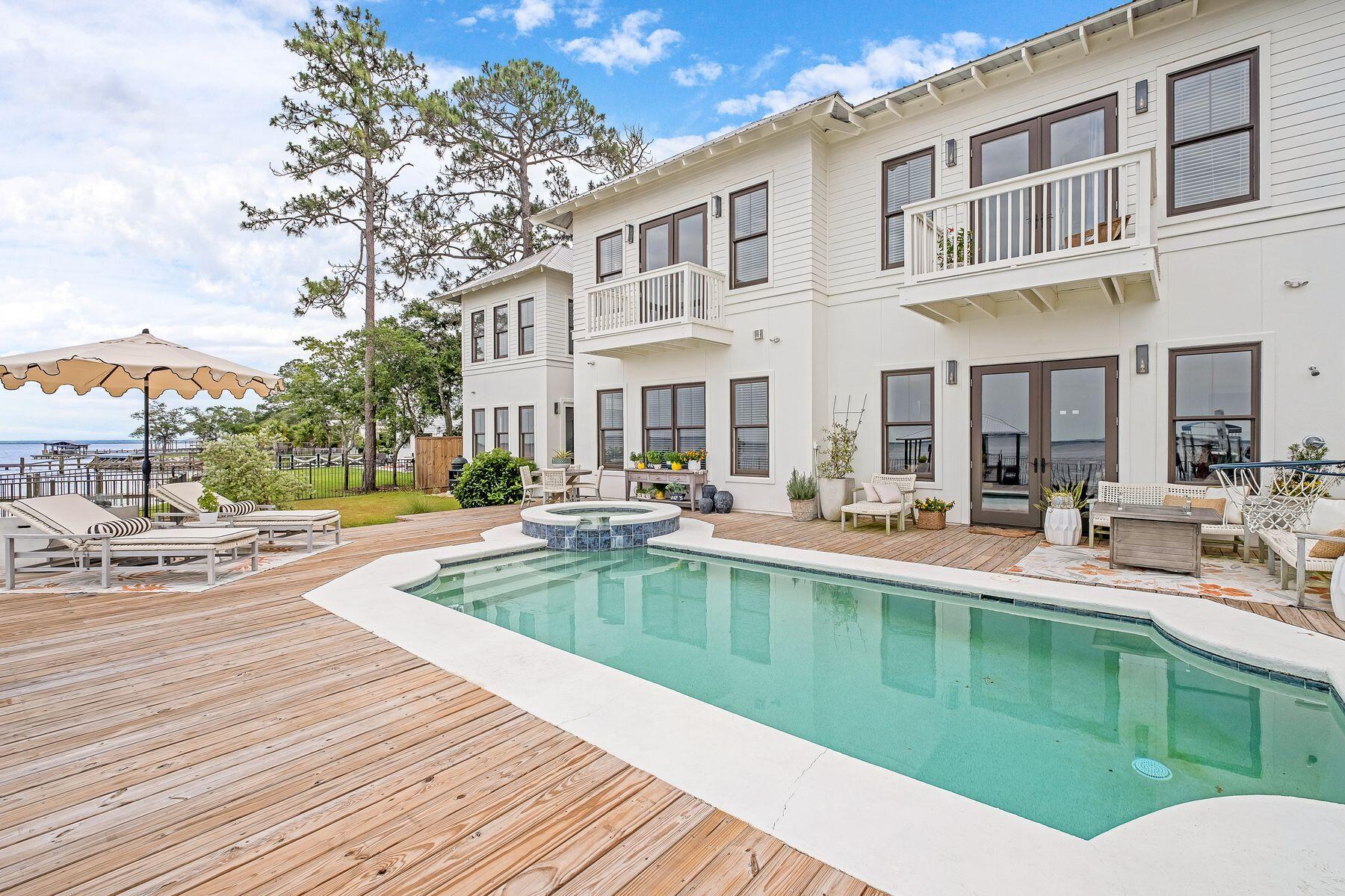 BAY PINE SHORES - Residential